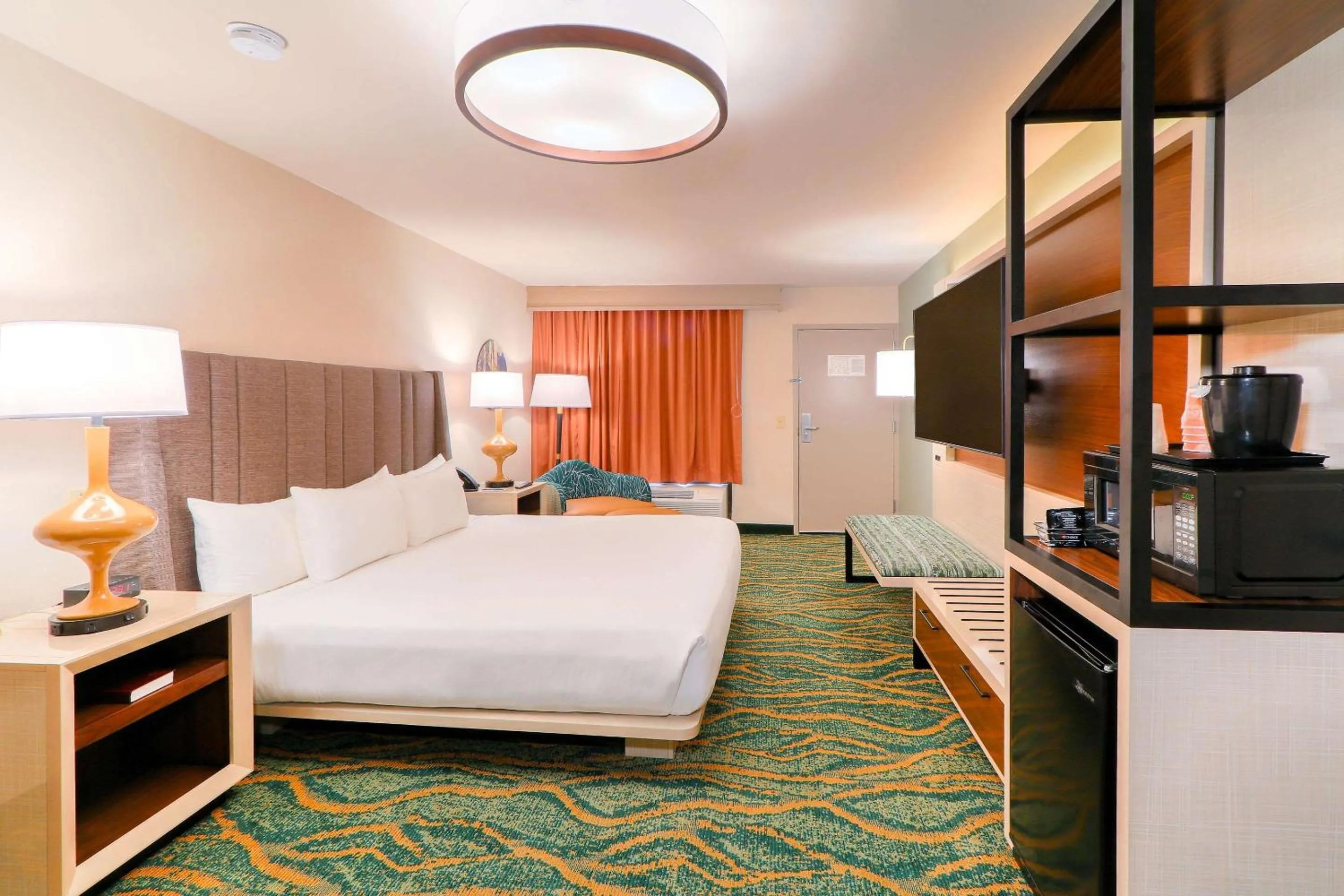 King Room - Accessible/Non-Smoking in Quality Inn Near the Island Pigeon Forge