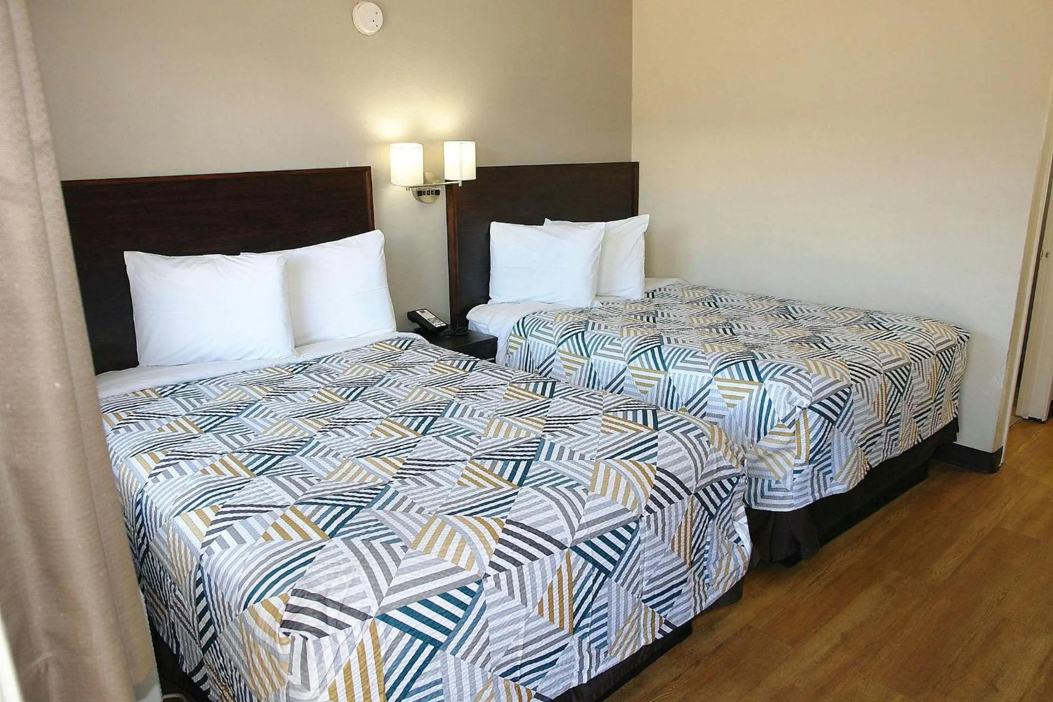 Queen Room with Two Queen Beds - Smoking in Motel 6 Hattiesburg, MS