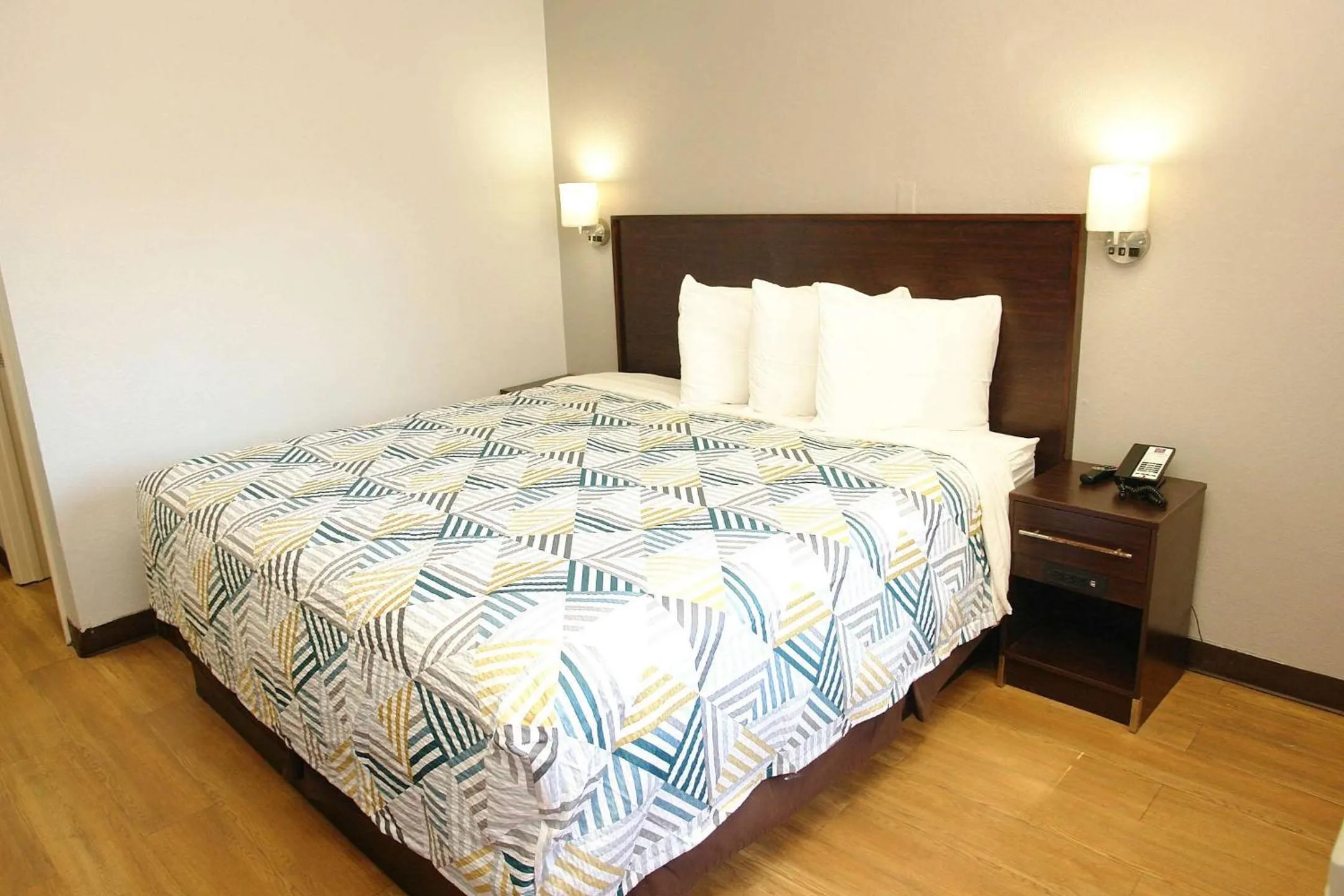 King Room - Disability Access - Non-Smoking in Motel 6 Hattiesburg, MS