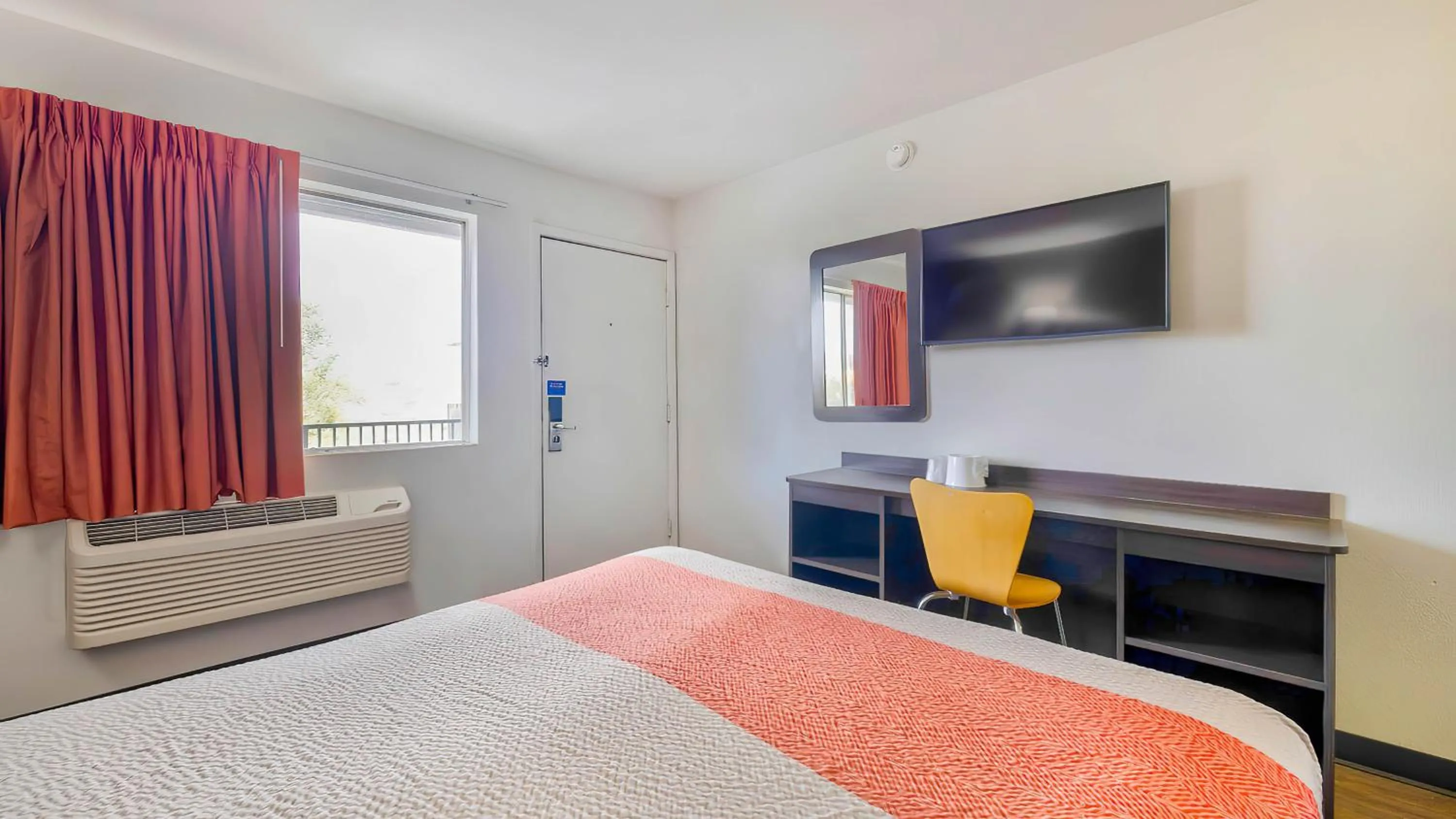 Queen Room - single occupancy in Motel 6-Gallup, NM