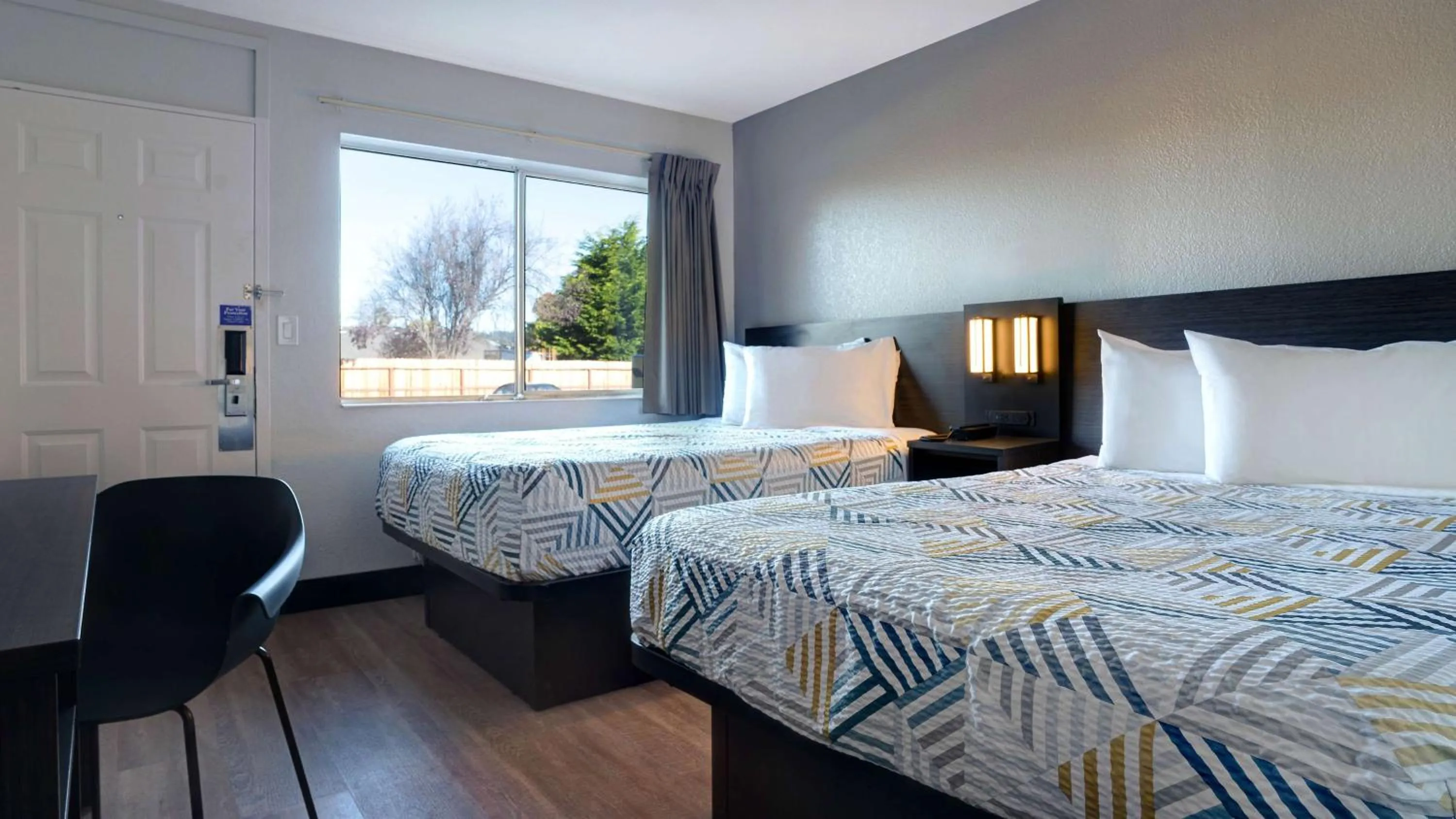 Quadruple Room in Motel 6-Arcata, CA Cal Poly Humboldt