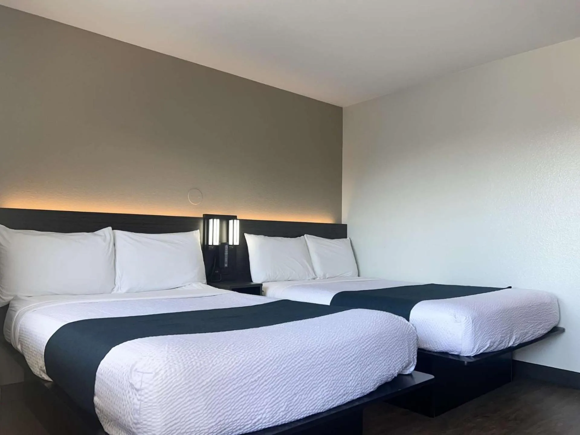 Quadruple Room in Motel 6-Tulare, CA