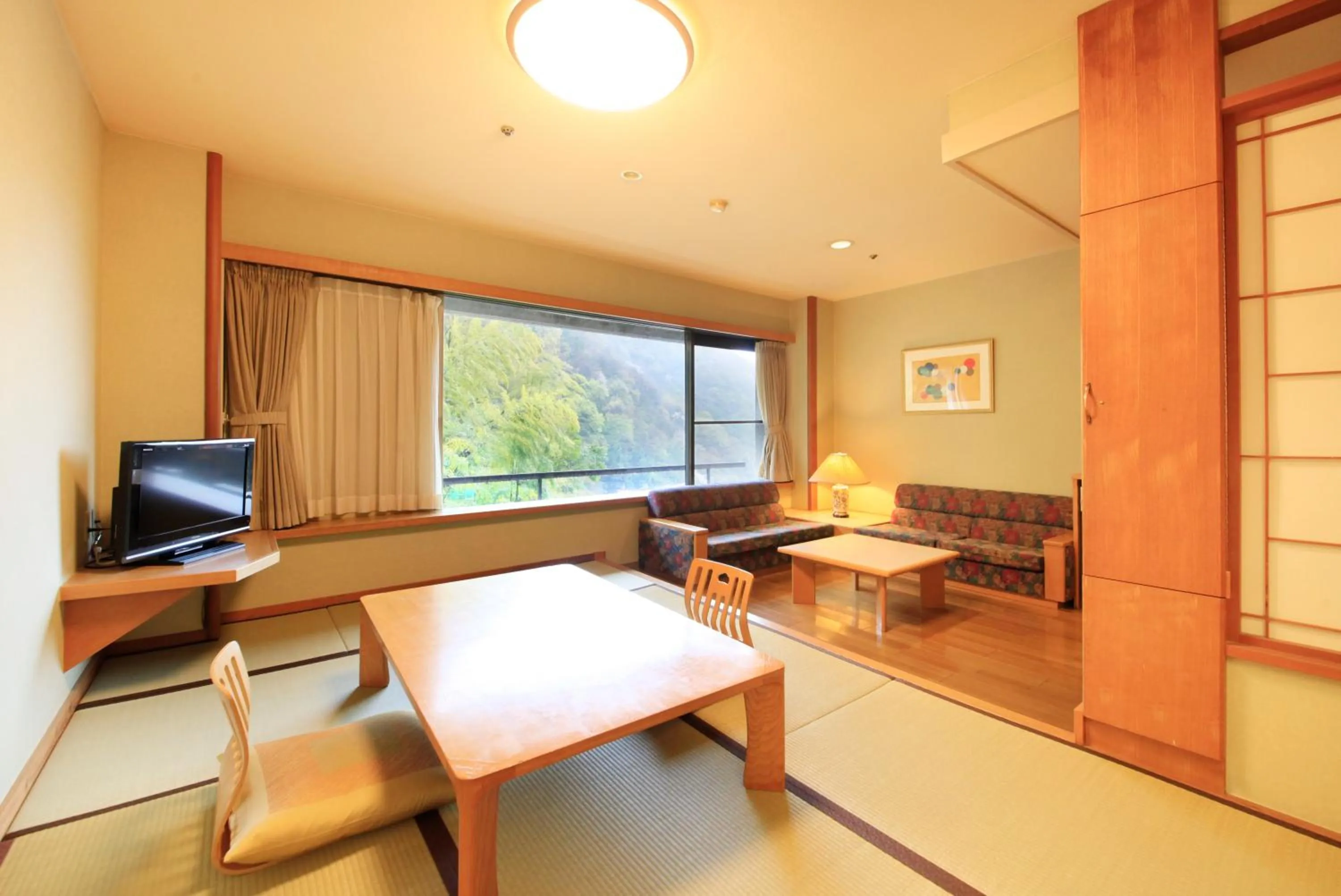 Upper Floor Japanese Western-style Room - Nonsmoking in Hotel Okada