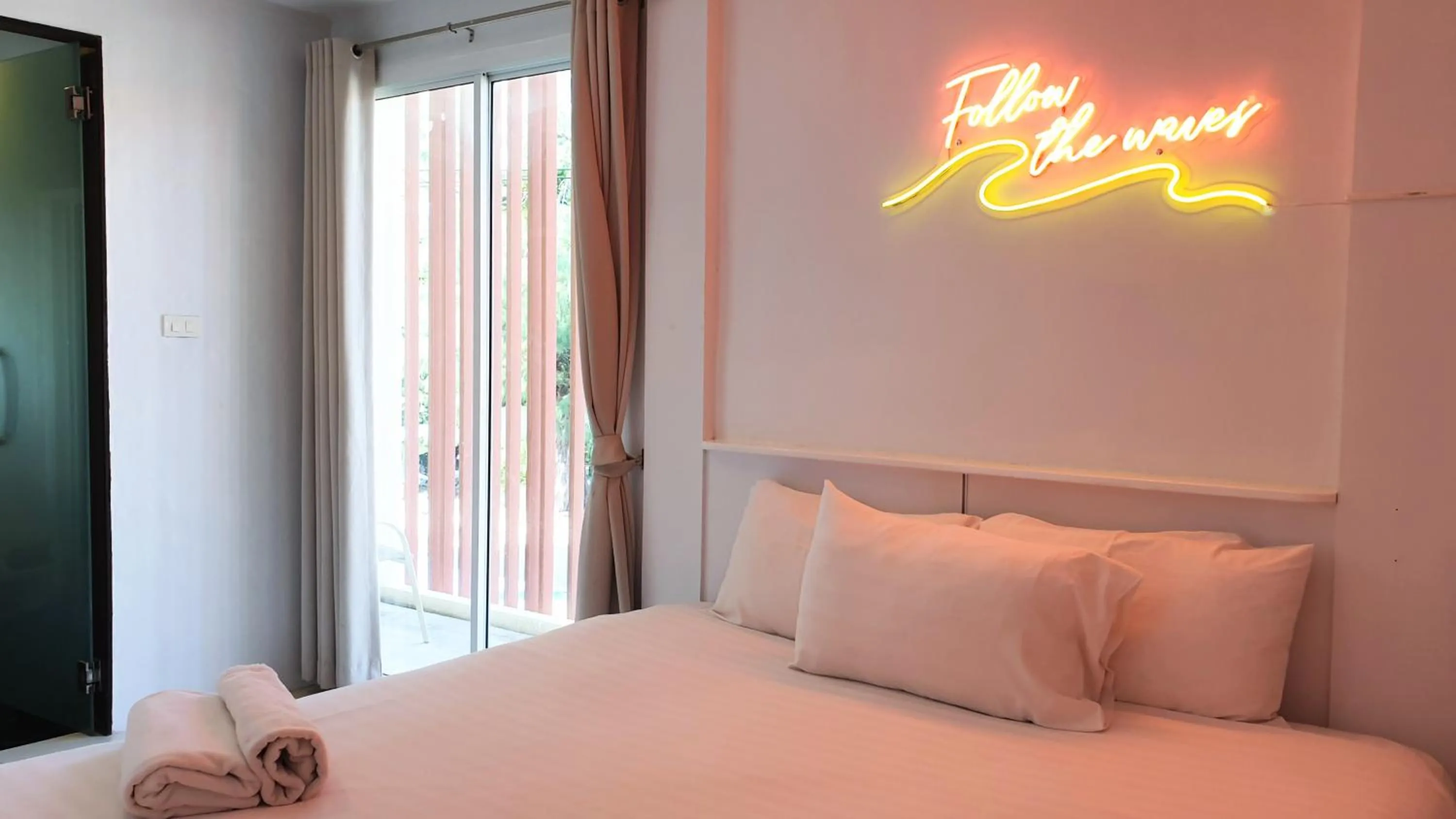 Deluxe Double Room in Goodnight Cha Am Minitel