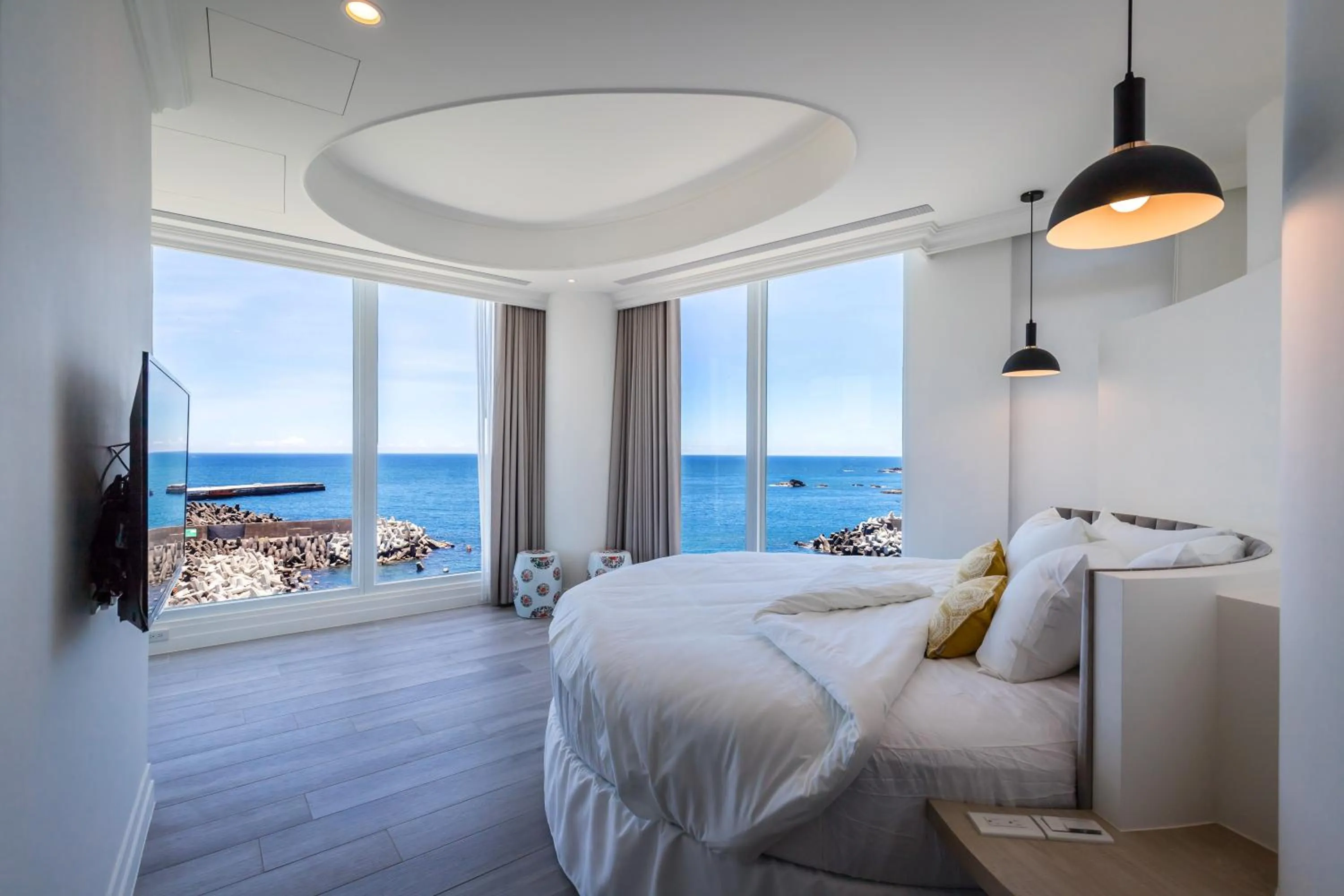 Deluxe Double Room with Sea View in Brighthouse