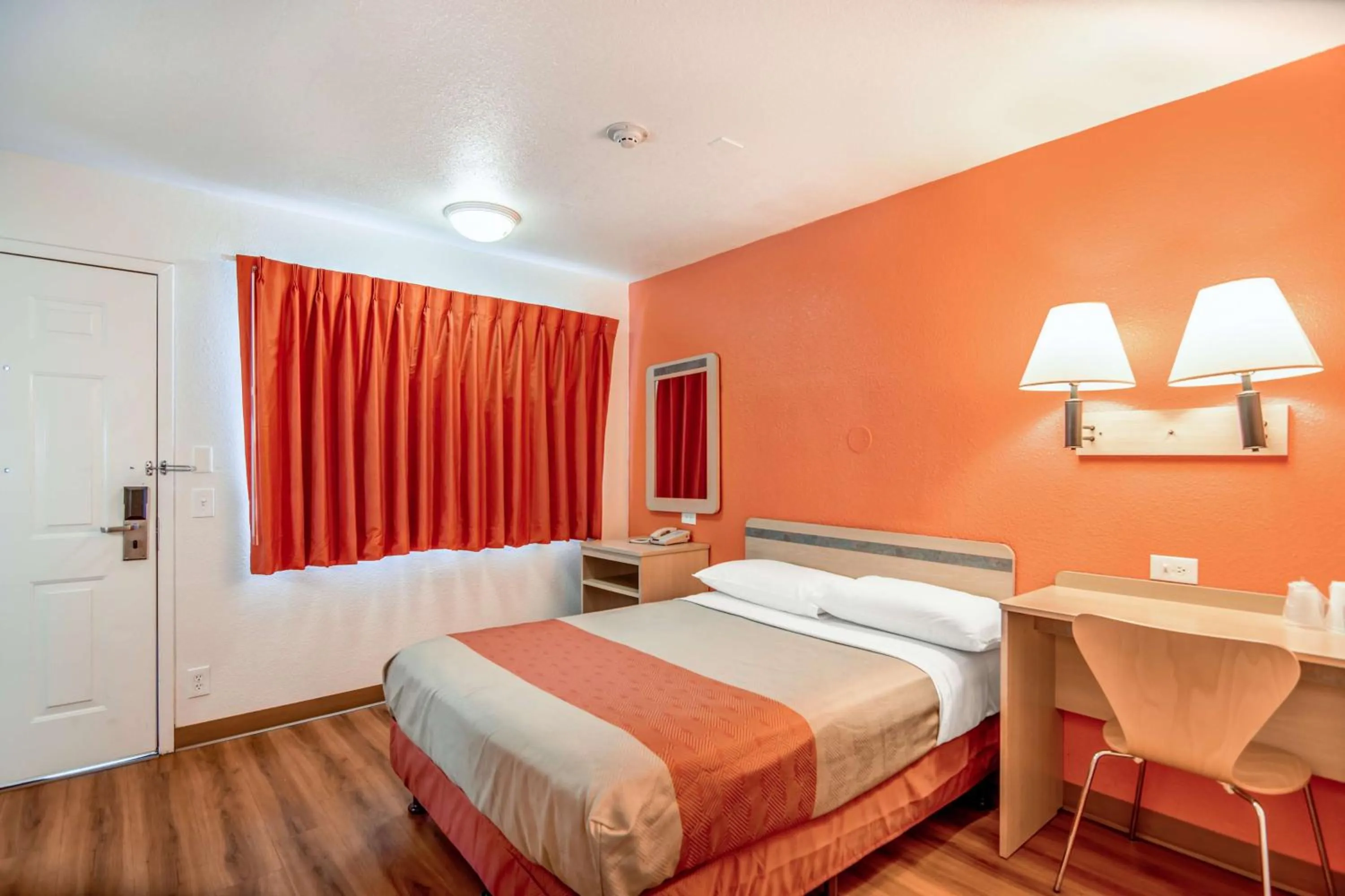 Queen Room in Motel 6-Tracy, CA