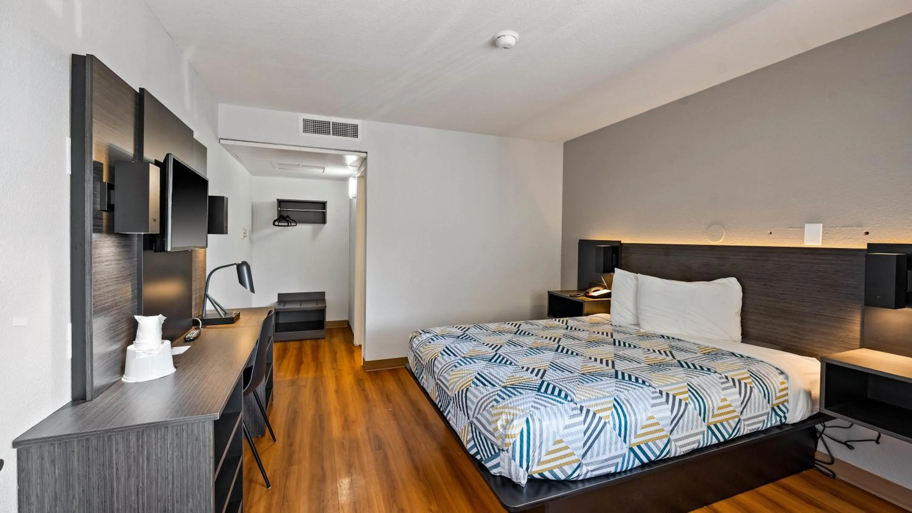 Queen Room in Motel 6-Kalispell, MT