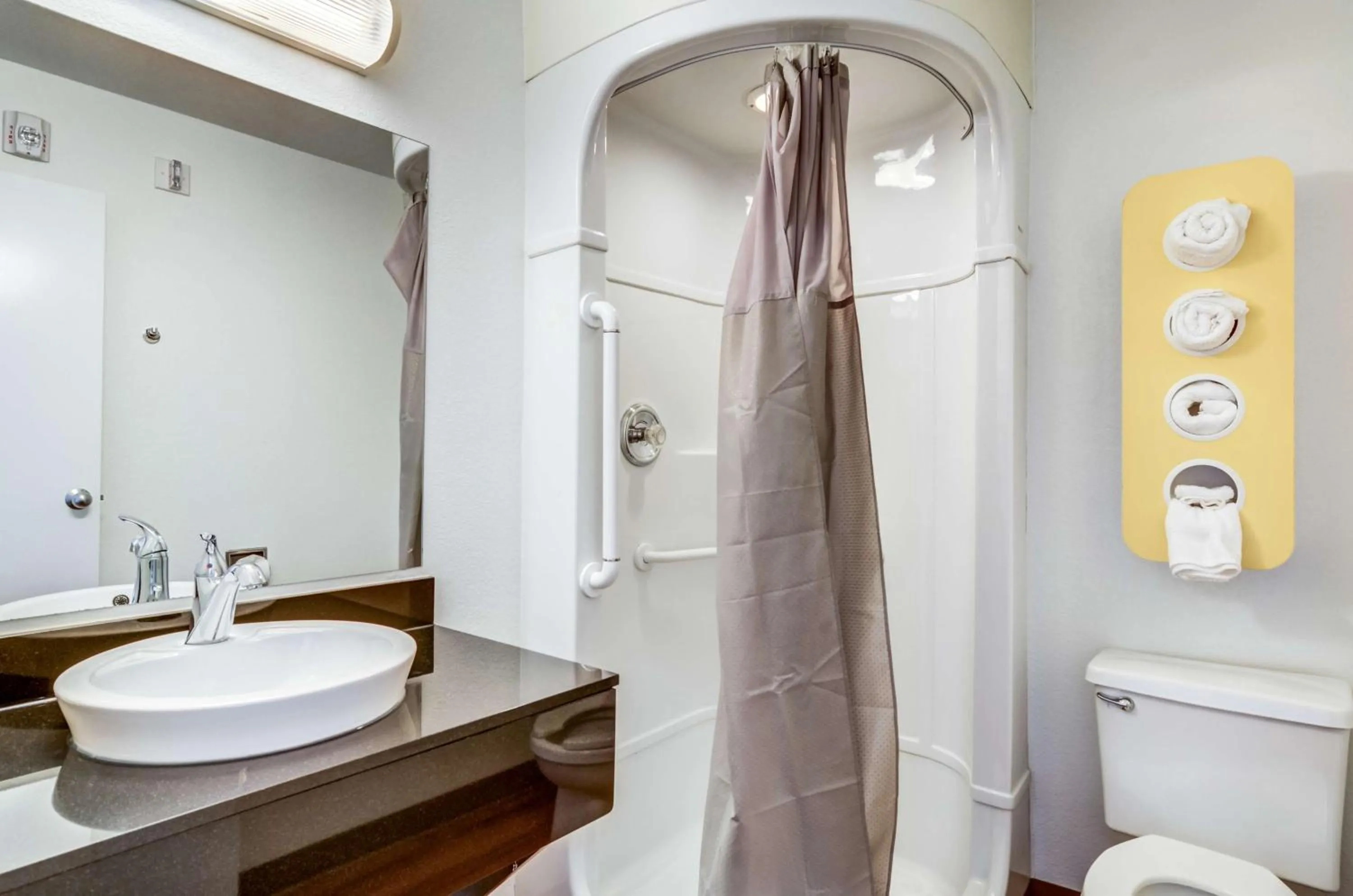 Deluxe Queen Room in Motel 6 Fort Collins, CO