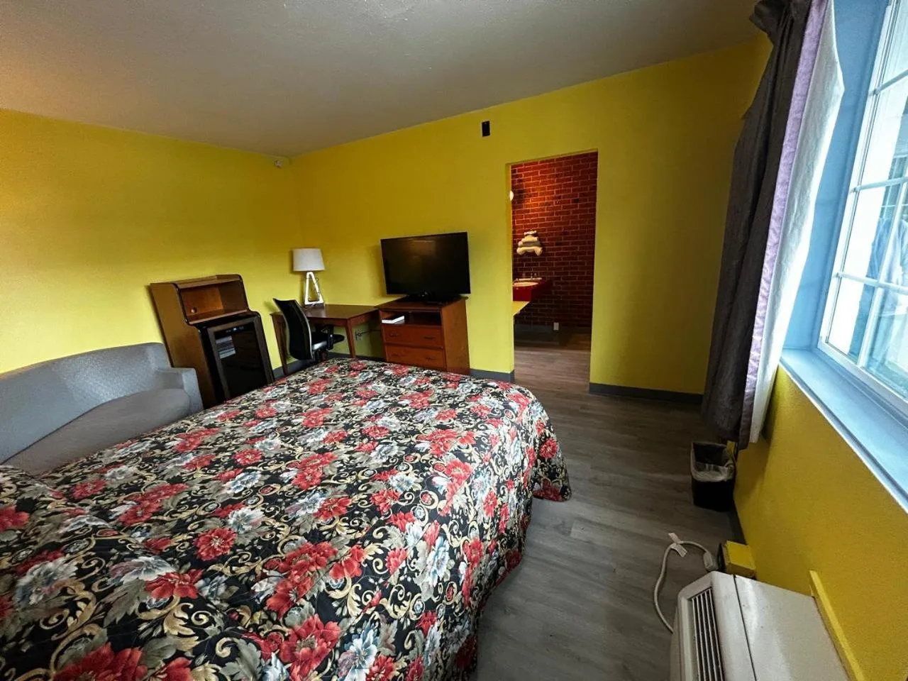 Queen Bed Non-Smoking in Travelers Inn by OYO Longview Kelso