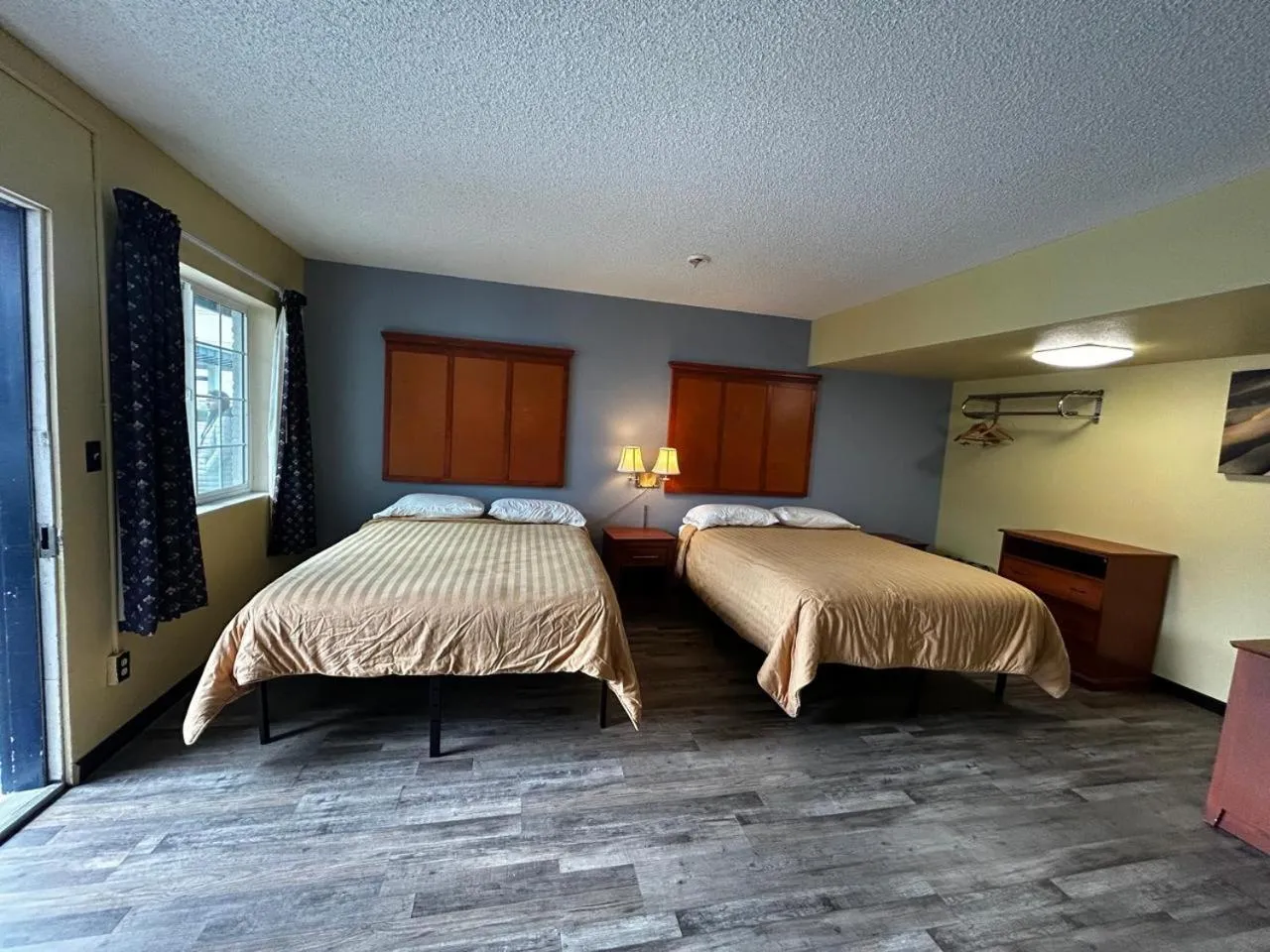 2 Queen Beds Non-Smoking in Travelers Inn by OYO Longview Kelso