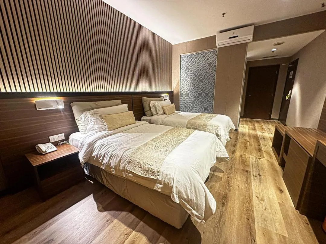 Deluxe Twin Room in Pine Tree Hotel