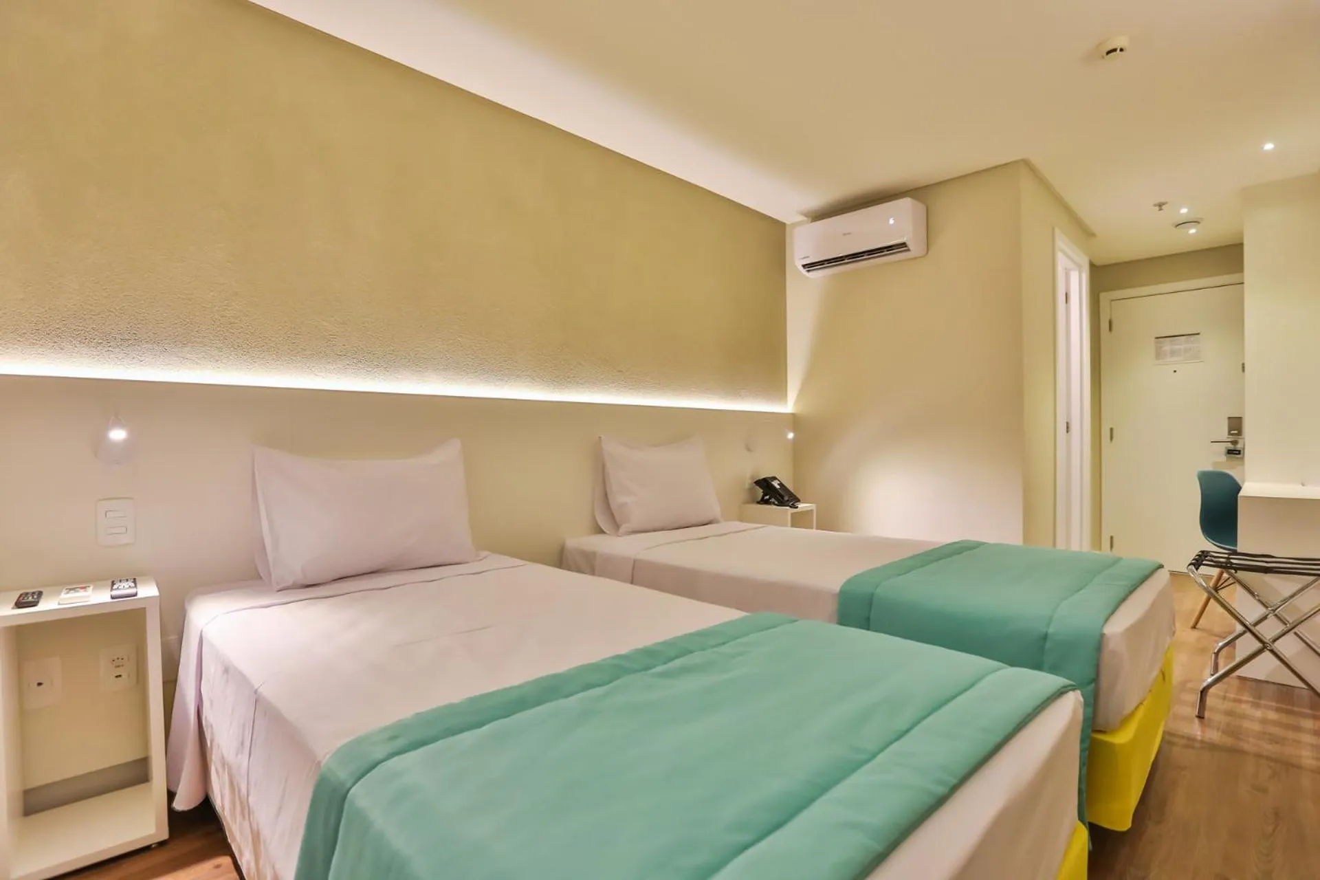 Standard Twin Room in Go Inn Serra