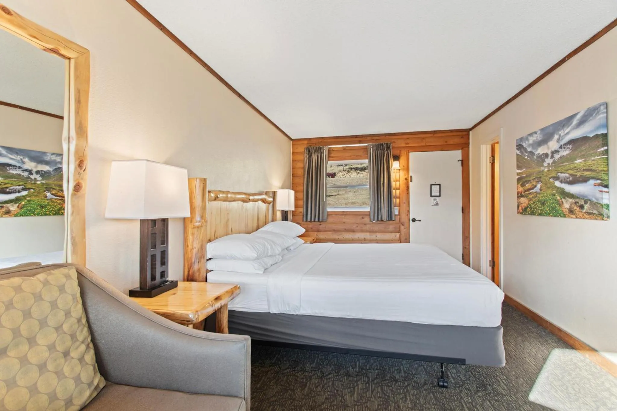 Standard King Room in Discovery Lodge
