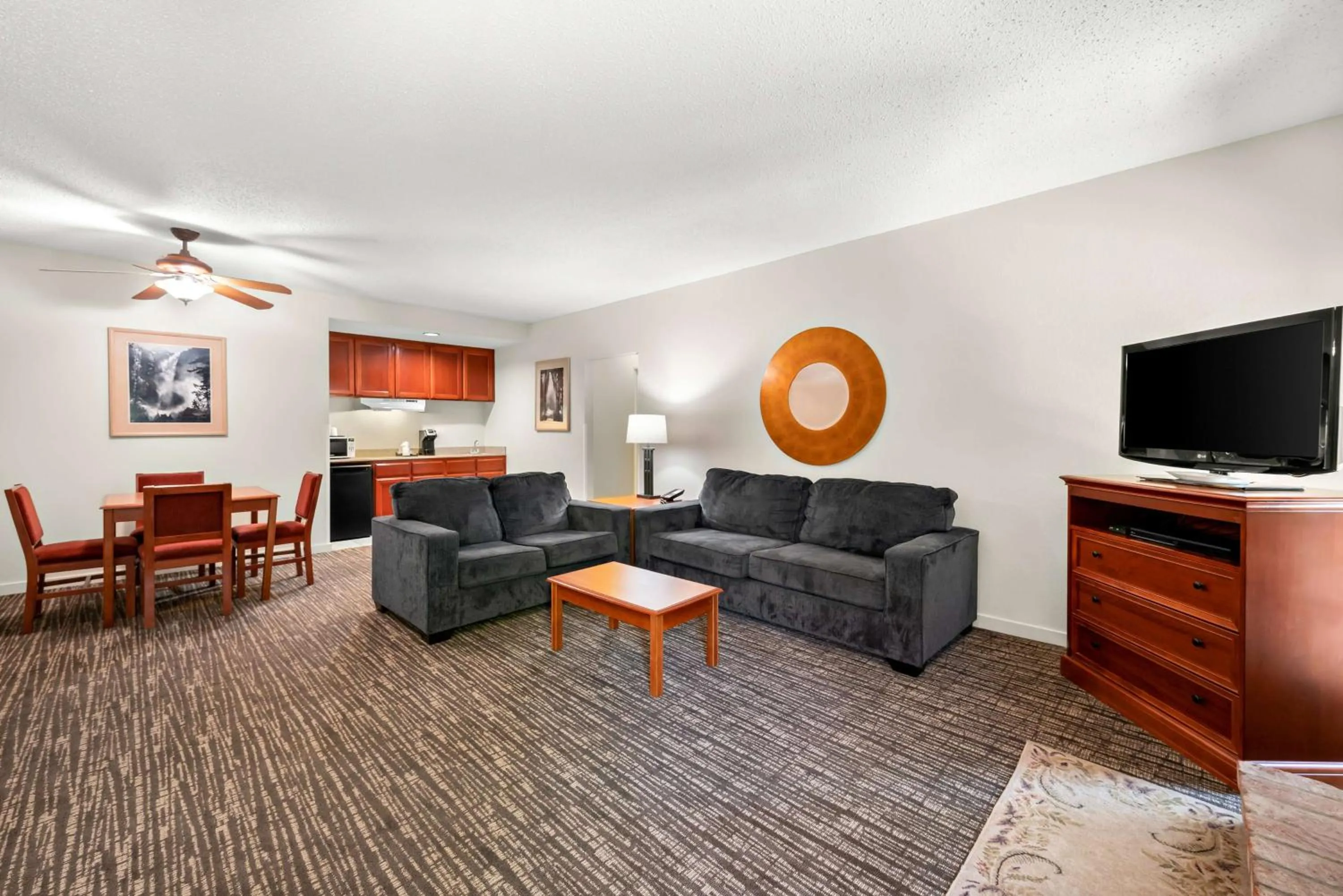 One-Bedroom King Suite with Sofa Bed in Best Western Stagecoach Inn