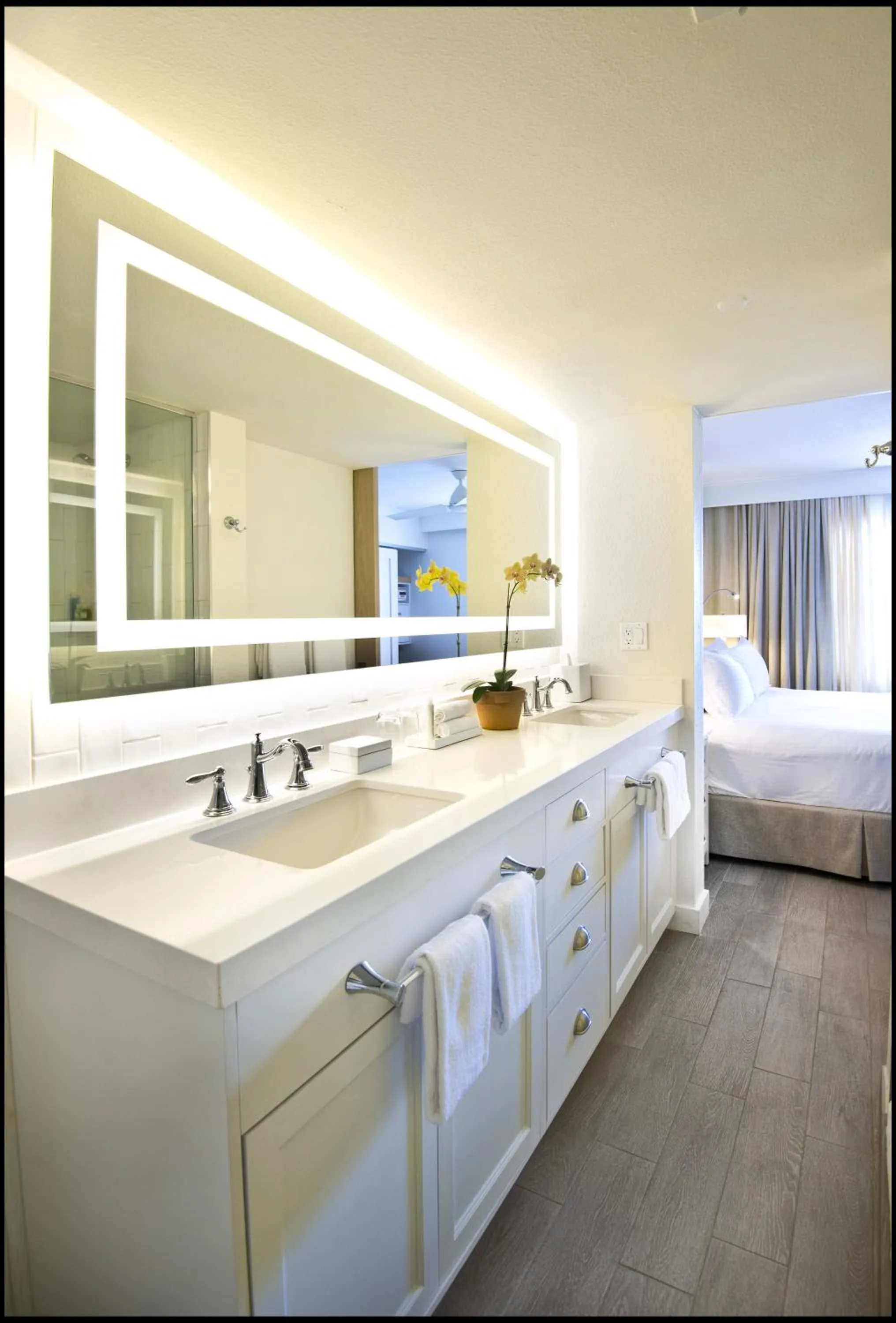 Grand King Suite in Beach House Suites by the Don CeSar