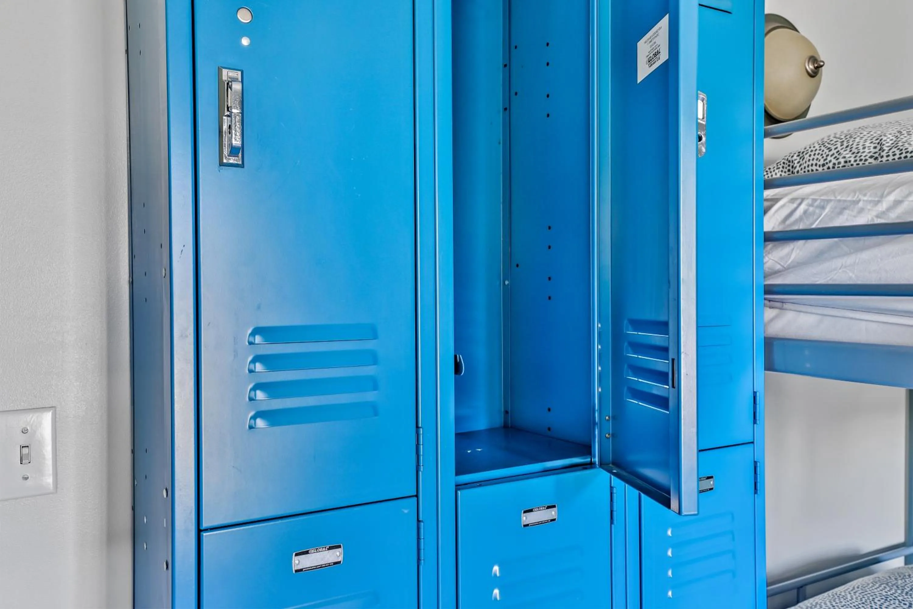 Bed in 8-Bed Mixed Dormitory Room in Samesun Banff Hostel