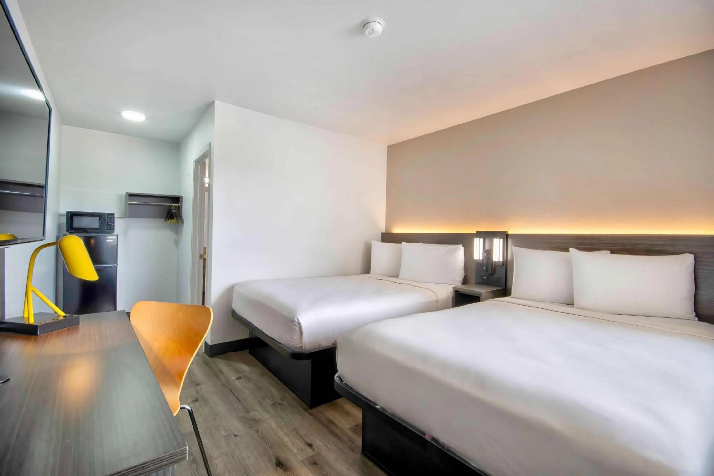 Deluxe Quadruple Room in Motel 6-Austin, TX - North