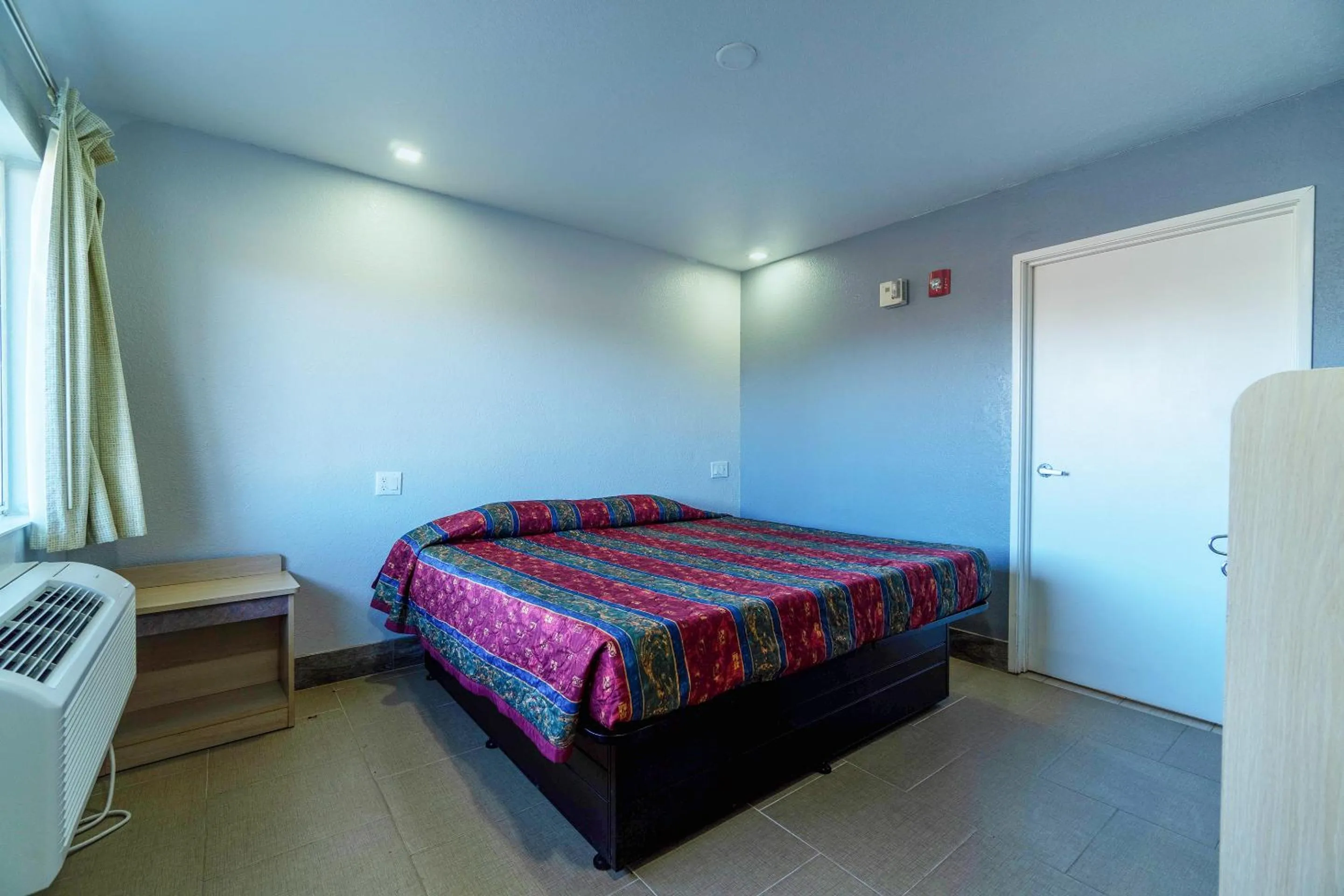 King Bed Non-Smoking in Xpress Inn & Extended Stays