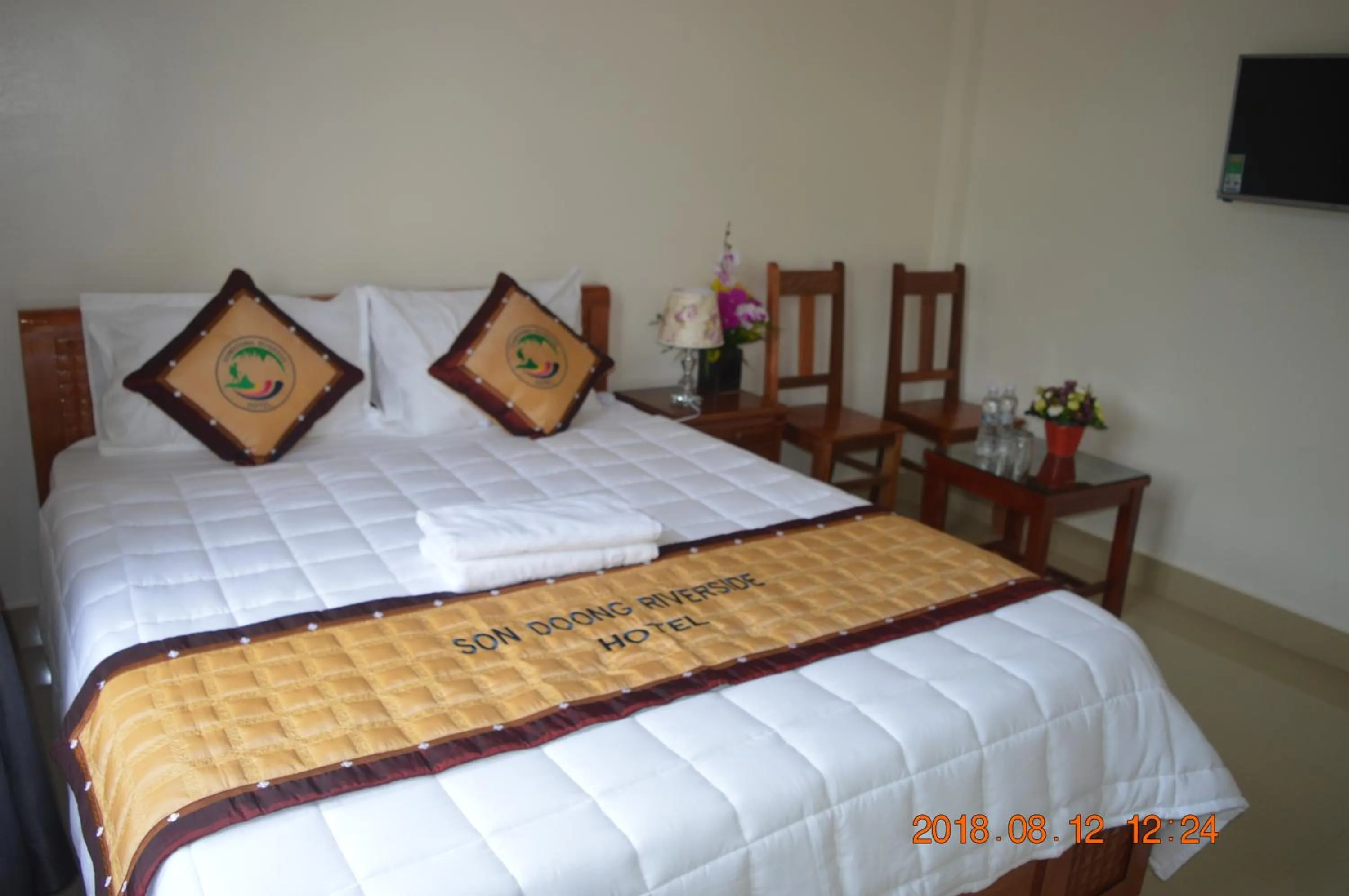 Deluxe Double or Twin Room with River View in Son Doong Riverside