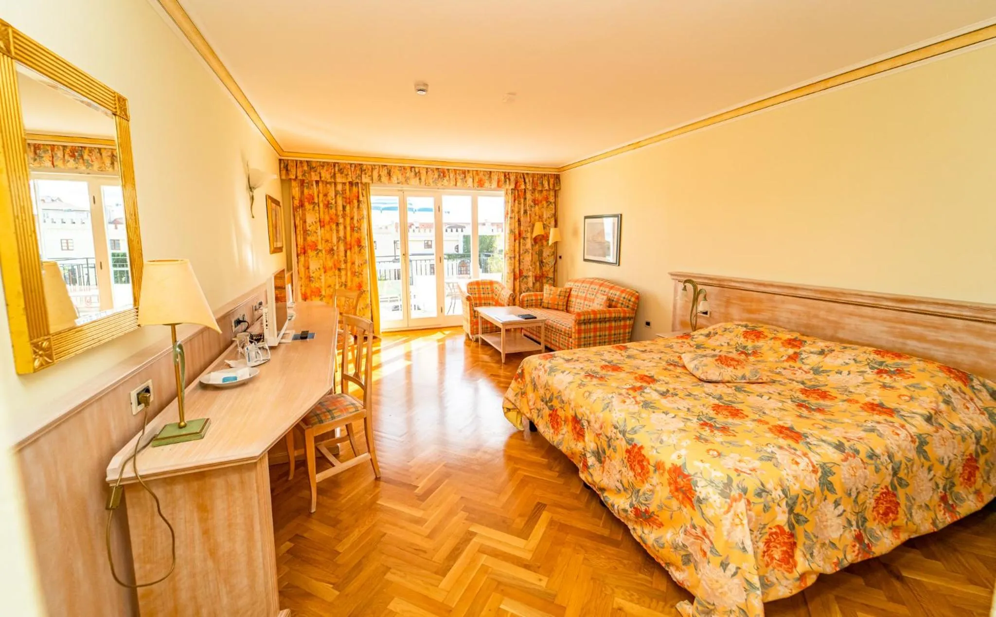 Deluxe Double Room with Balcony and Sea View in Hotel Miramar