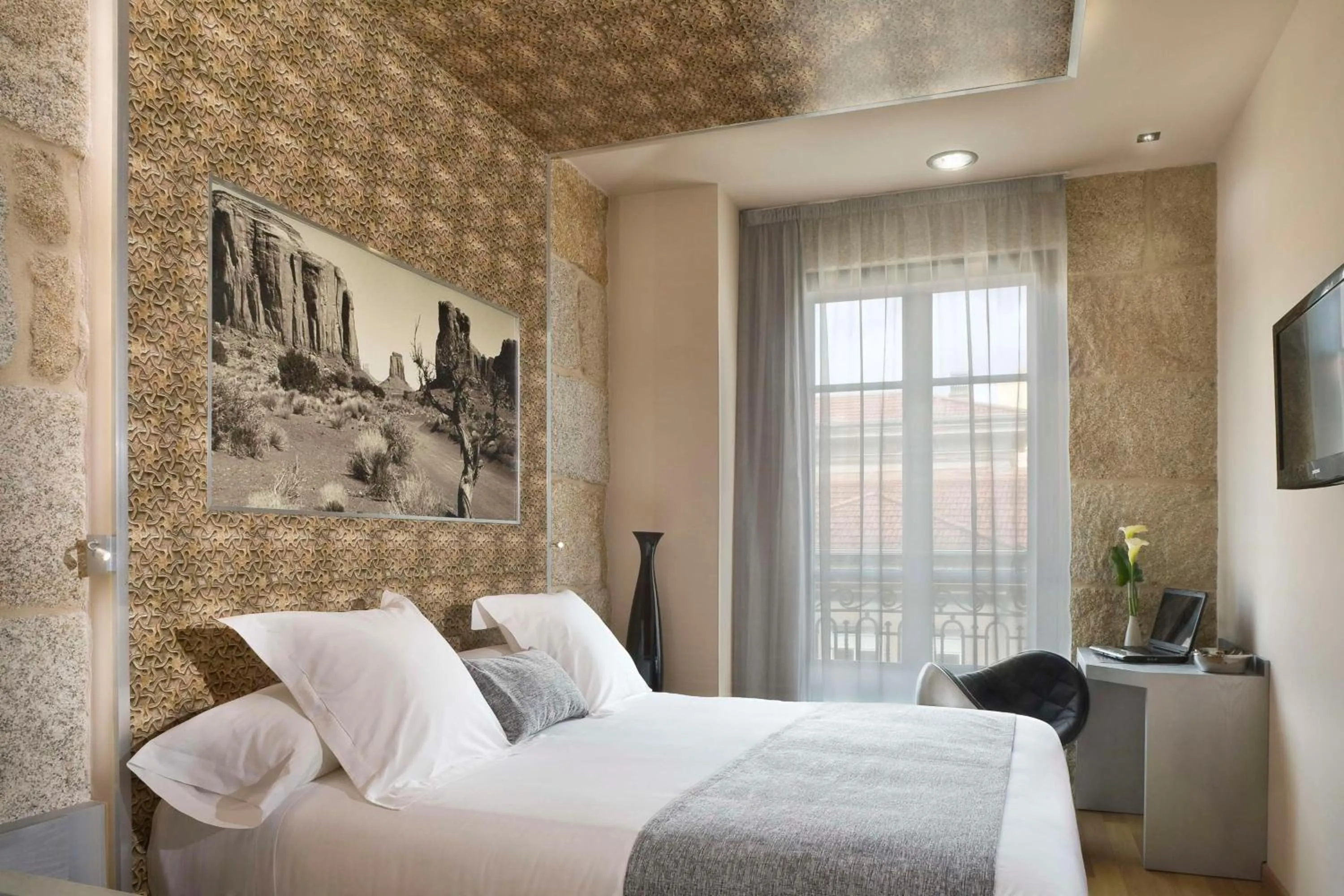 Family Room (2 Adults + 1 Child) in NH Ourense