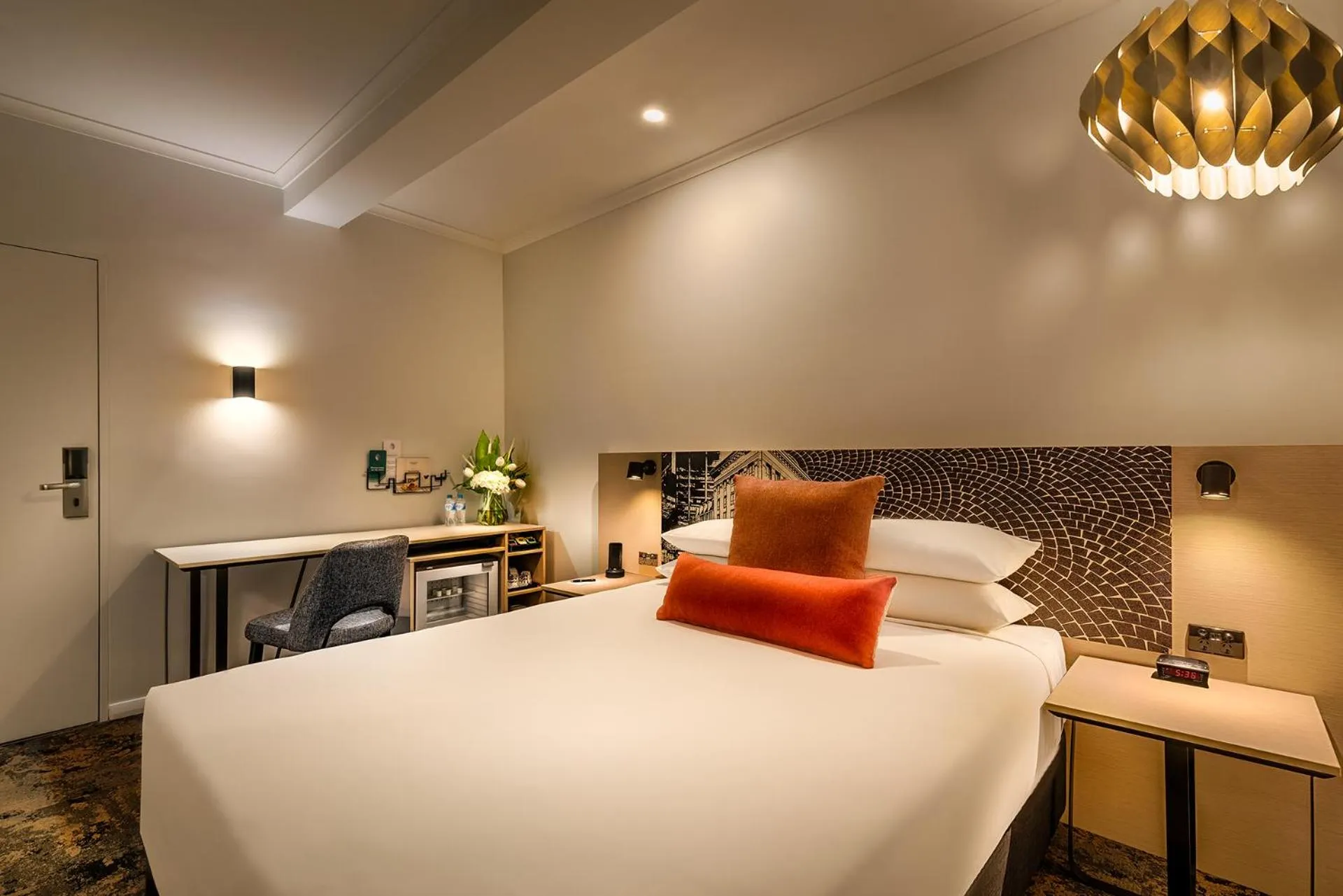 Standard Queen Room in Batman's Hill on Collins