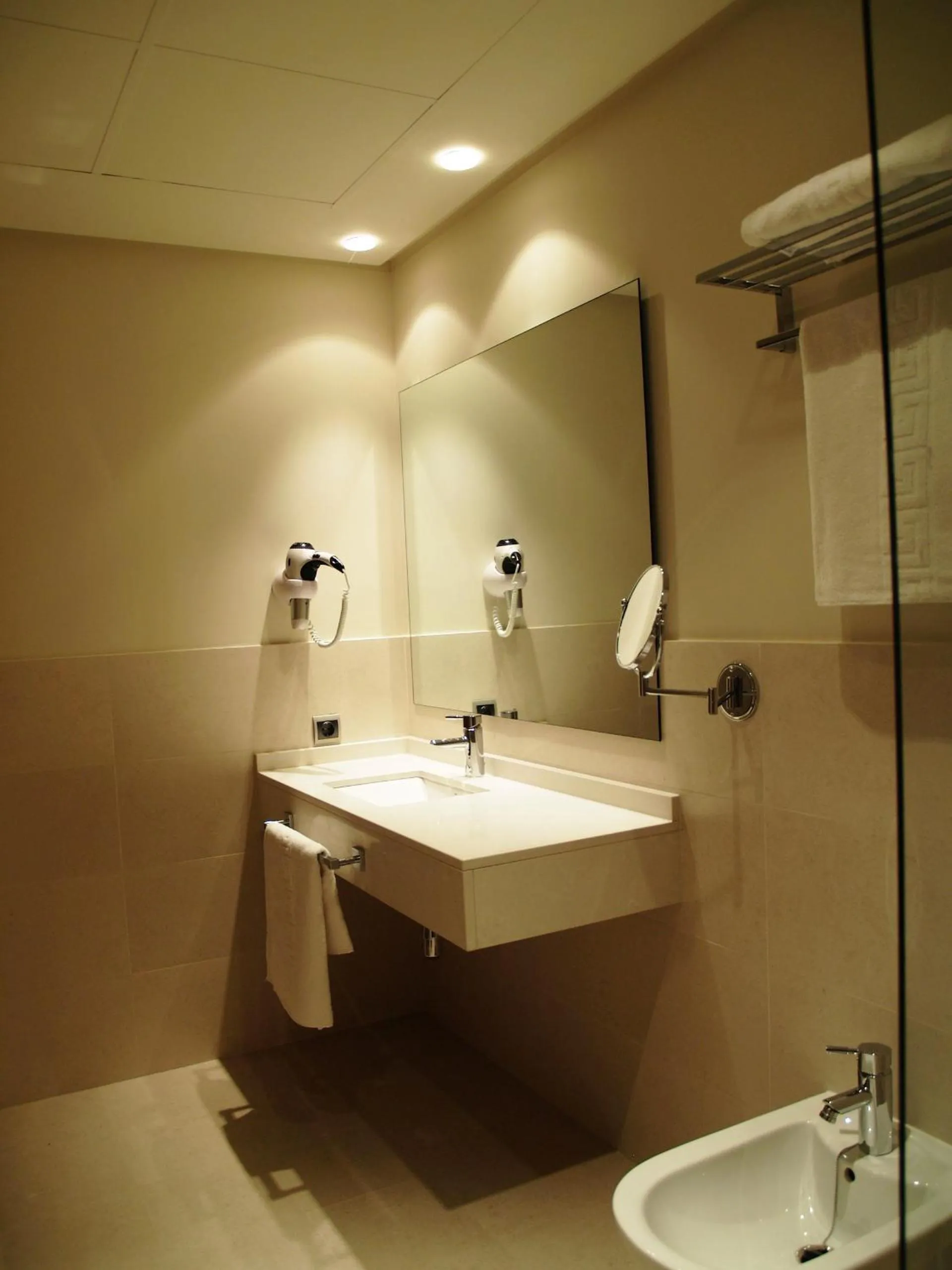 Economy Twin Room in Hotel Marítimo Ris con garaje