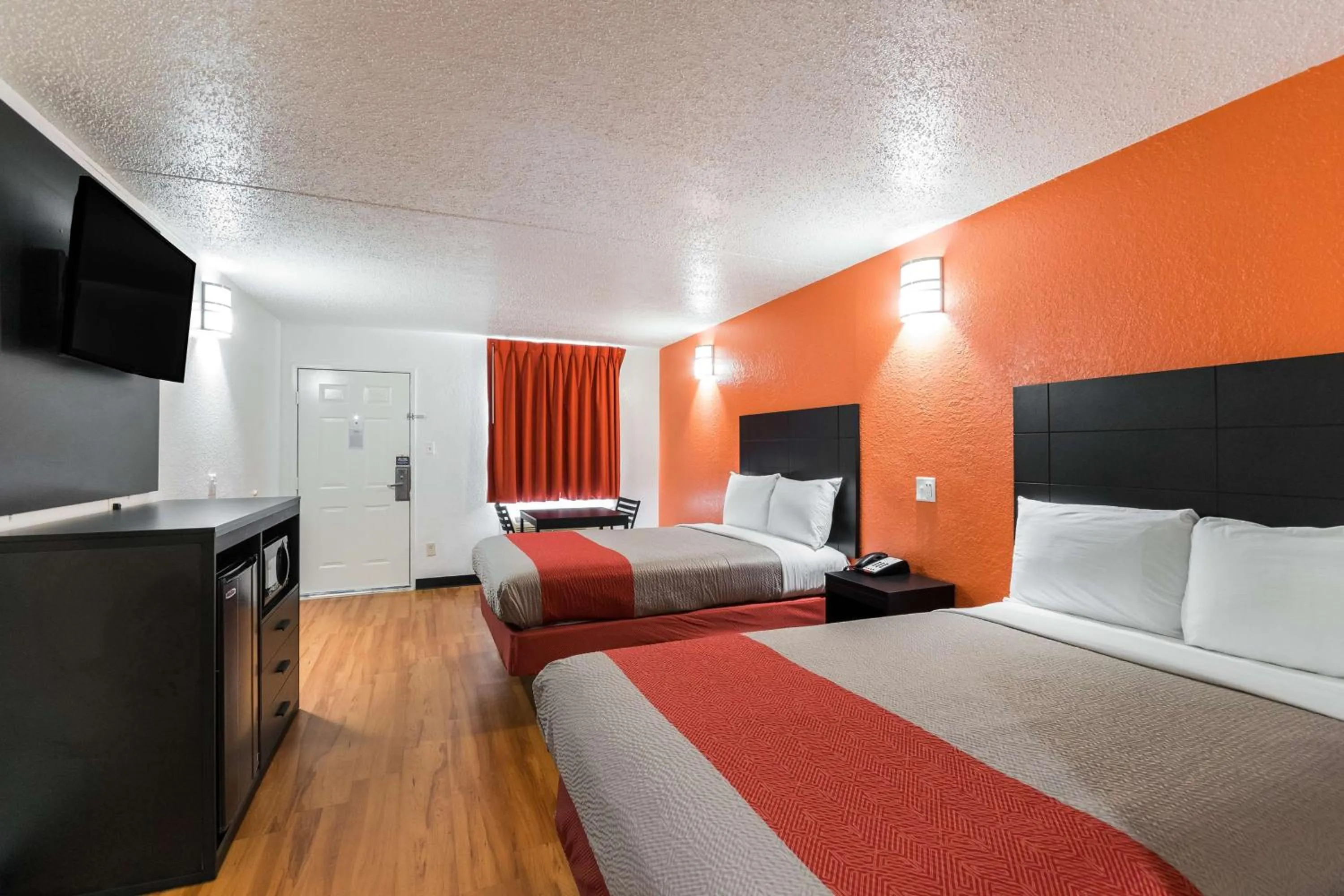 Deluxe Quadruple Room - single occupancy - Non-Smoking in Motel 6-Houston, TX - Brookhollow