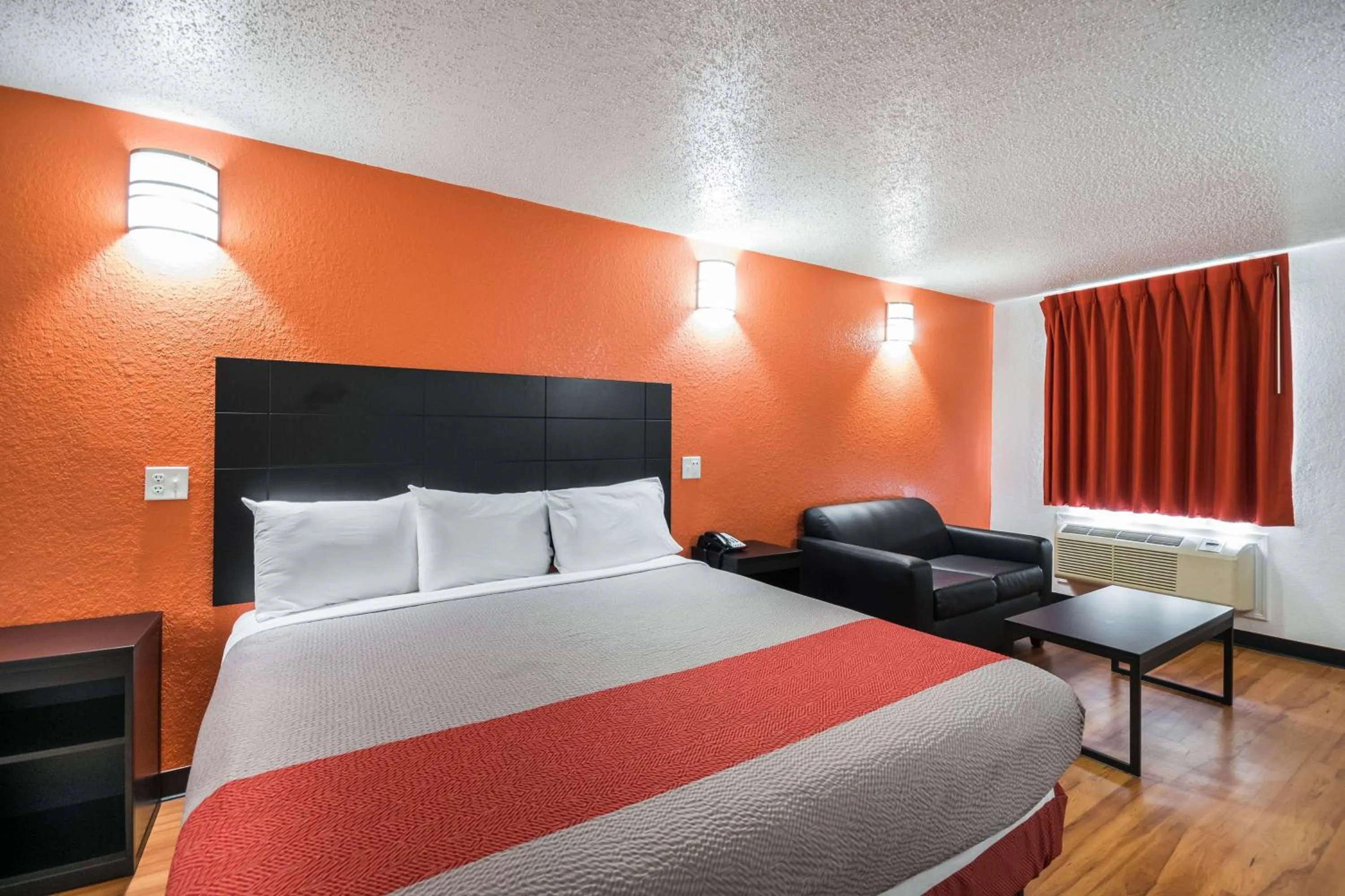 King Room with Roll-in Shower - single occupancy - Disability Access - Non-Smoking in Motel 6-Houston, TX - Brookhollow