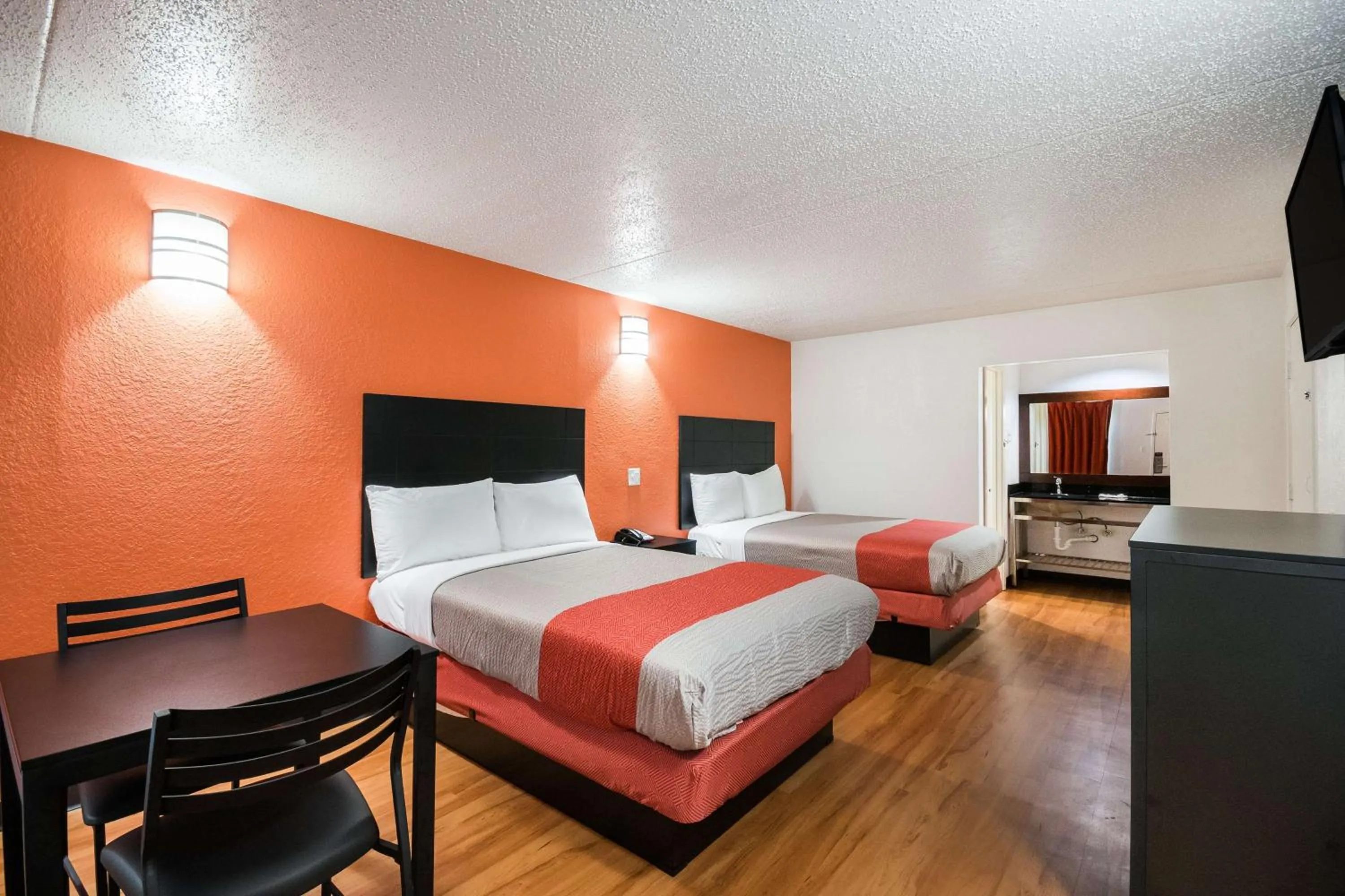 Quadruple Room - single occupancy - Non-Smoking in Motel 6-Houston, TX - Brookhollow