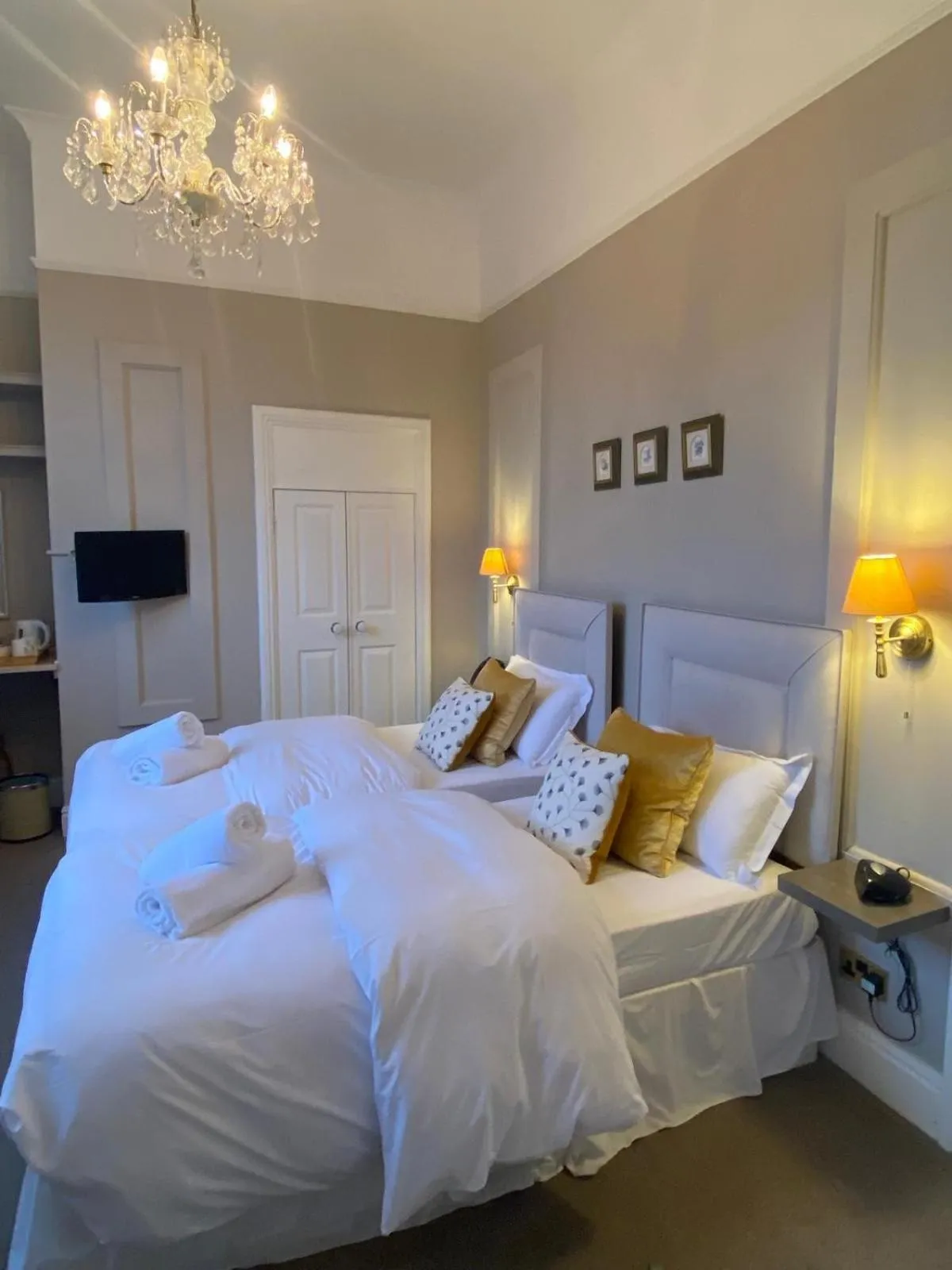 Standard Twin Room - single occupancy in Alexandra Court Hotel