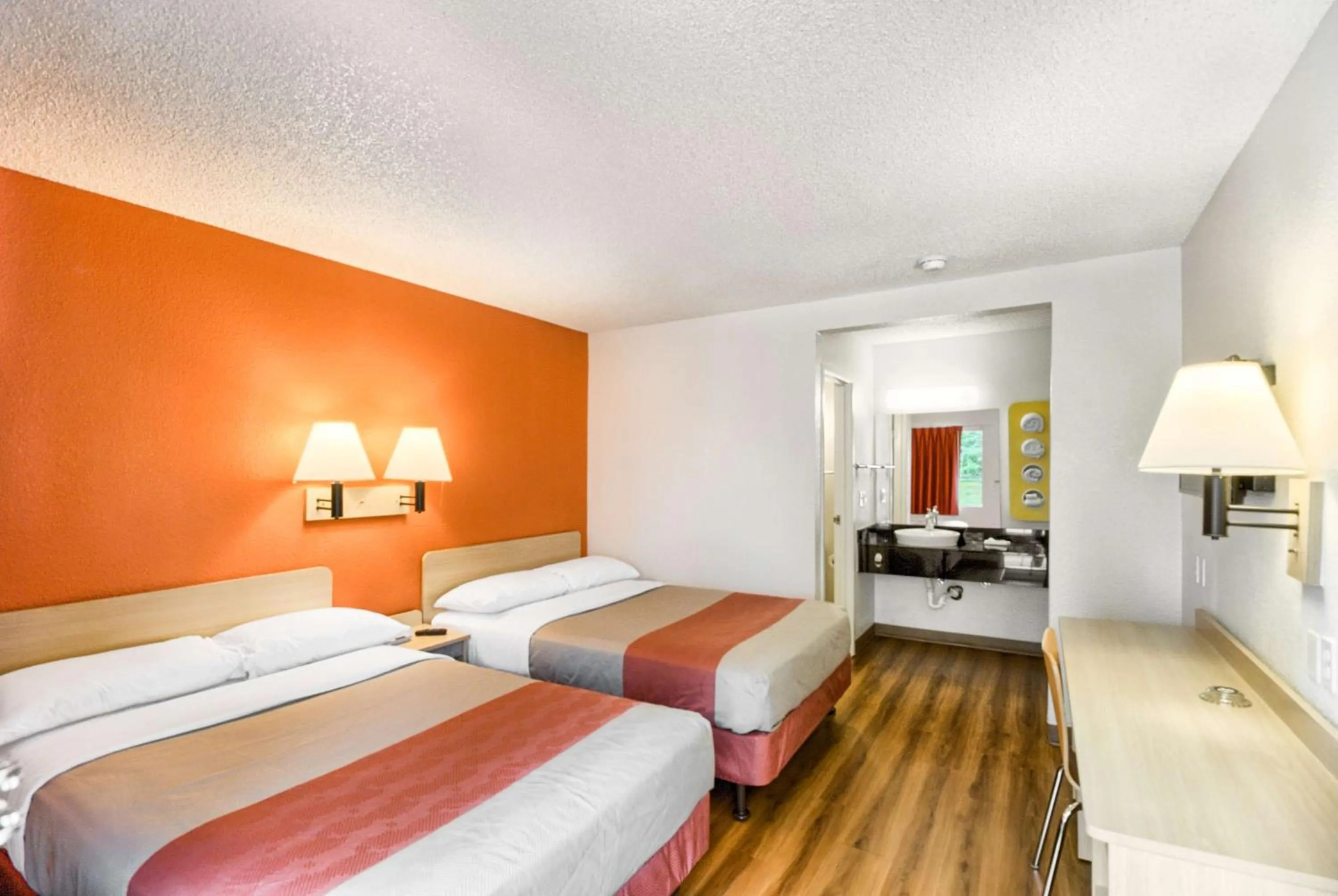Quadruple Room in Motel 6-Everett, WA - South