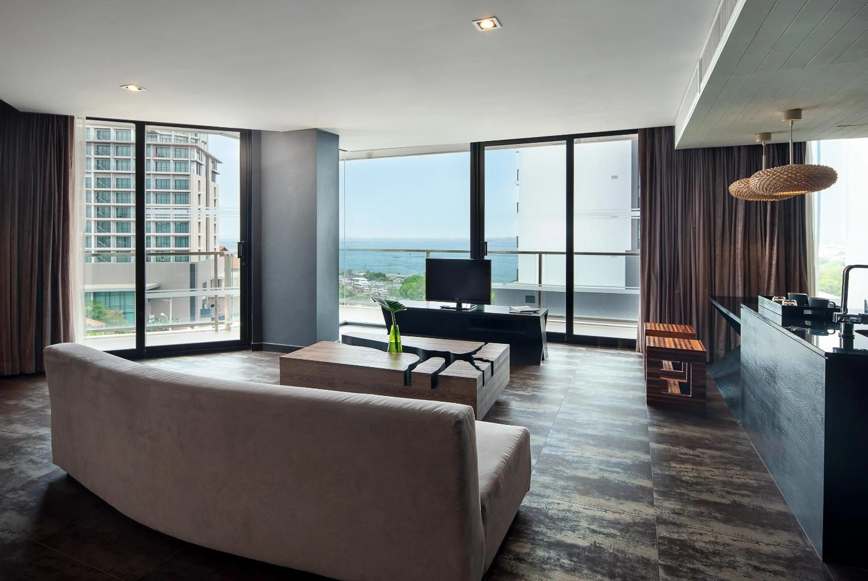 Royal Suite Sea View in TSix5 Quarter