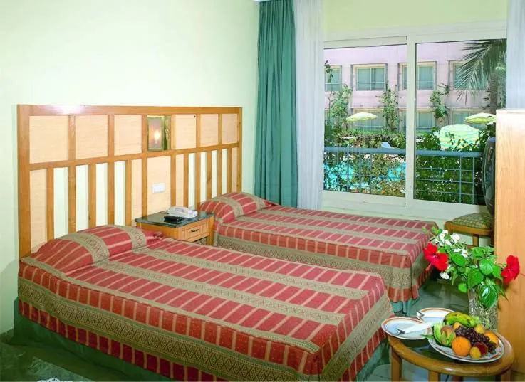 Standard Single Room With Pool or Seaside View in Sea Garden Hotel