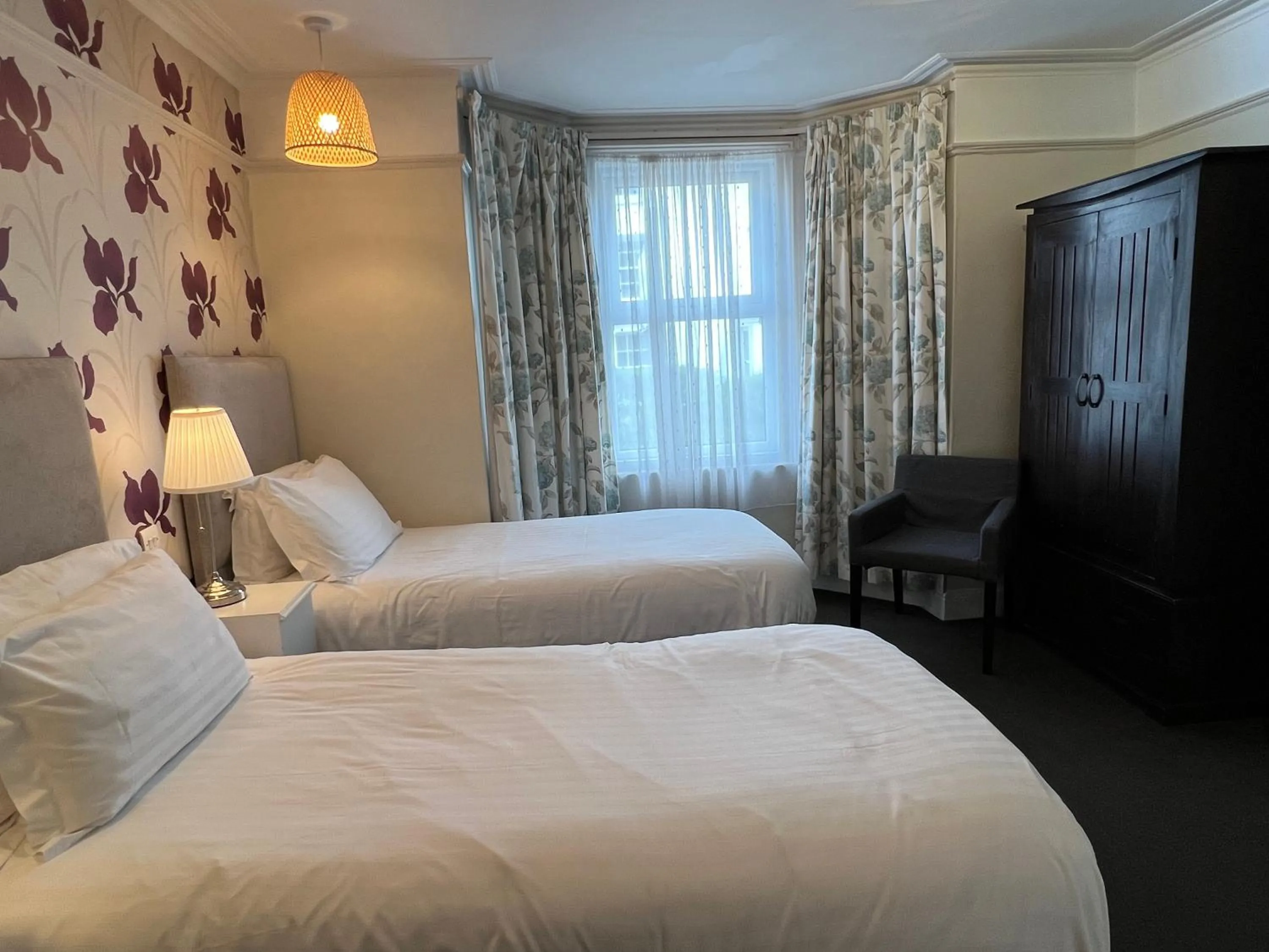 Standard Twin Room in Newton House Oxford