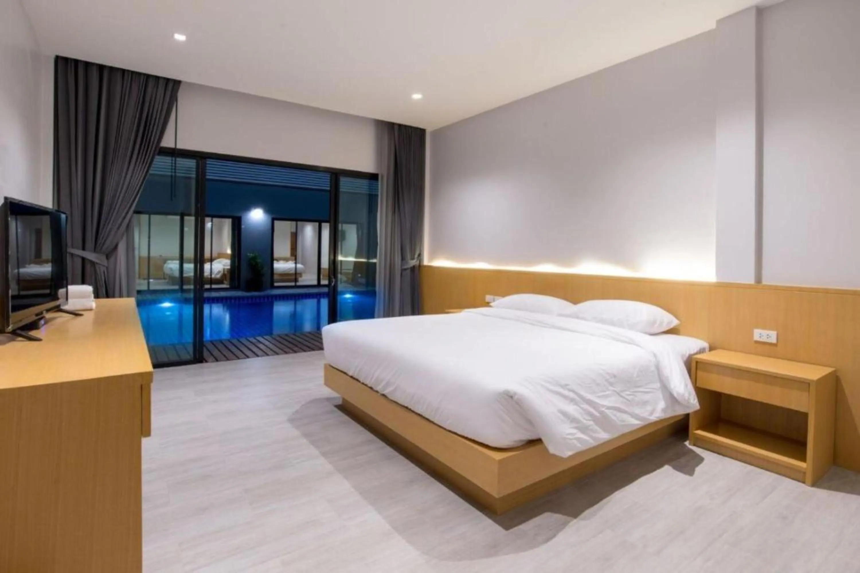 King Room with Pool View in Mayor Hotel Villa Cha Am