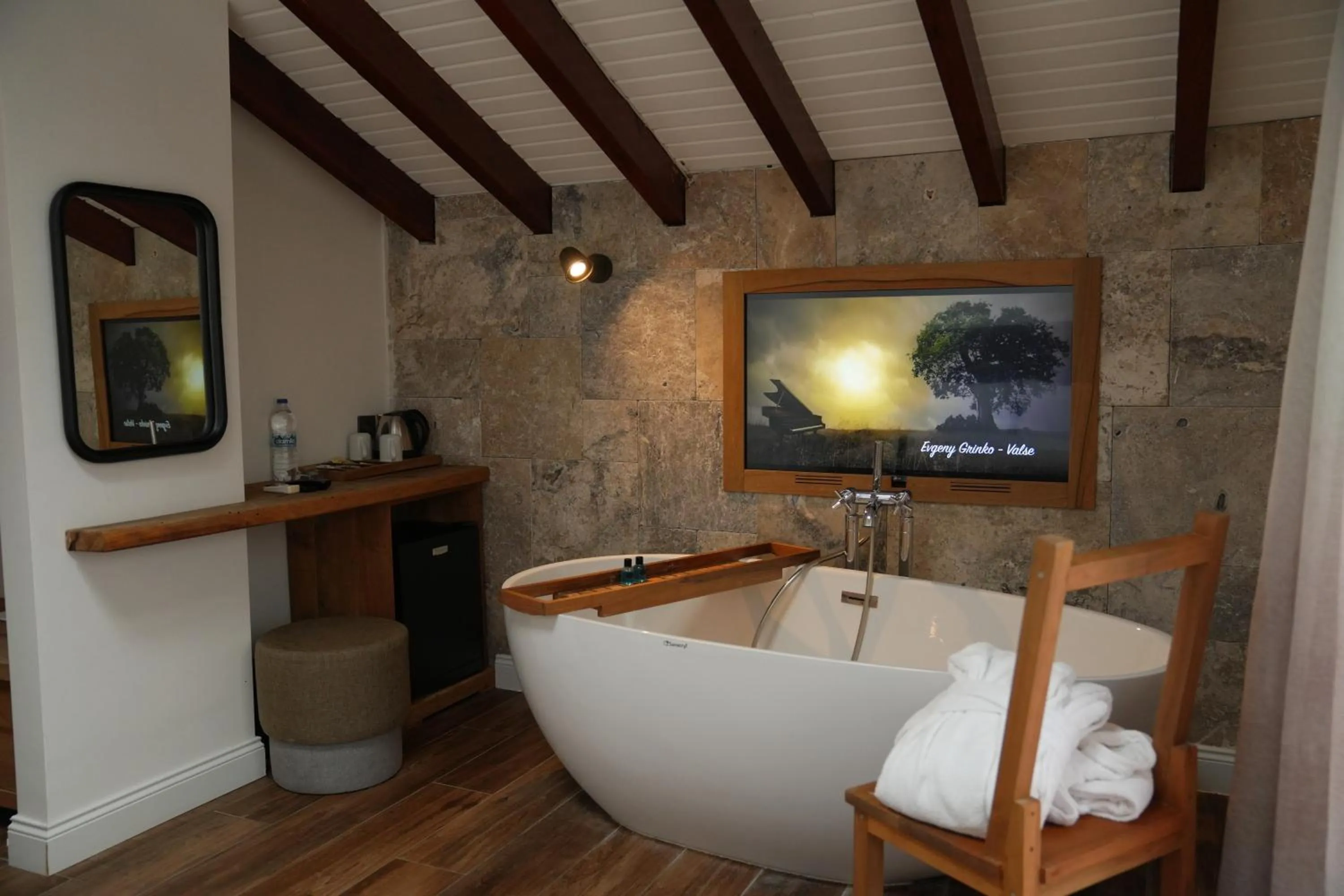 Deluxe Double Room with Bath in Cevizdibi Hotel