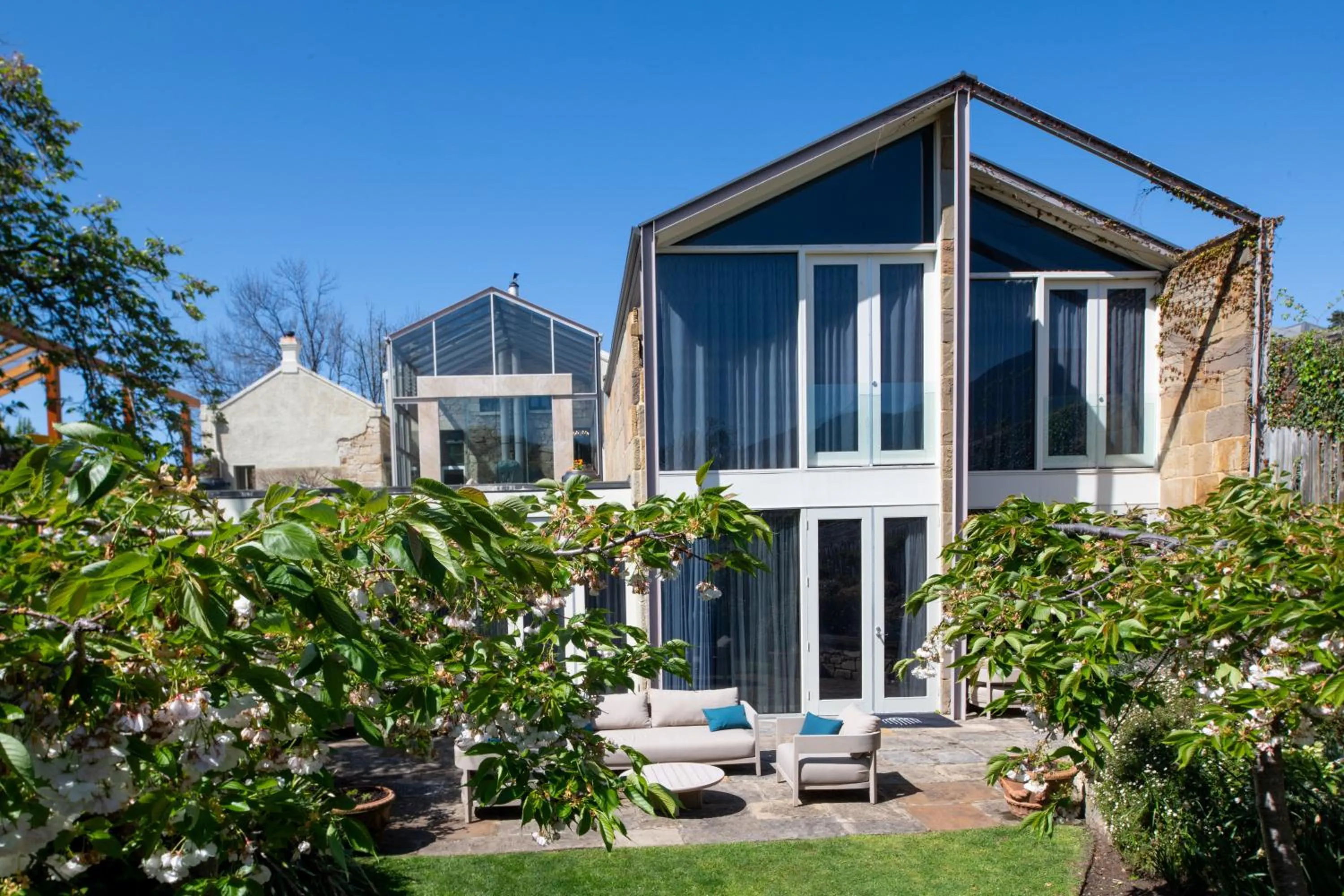 Garden Suite in Islington Hotel