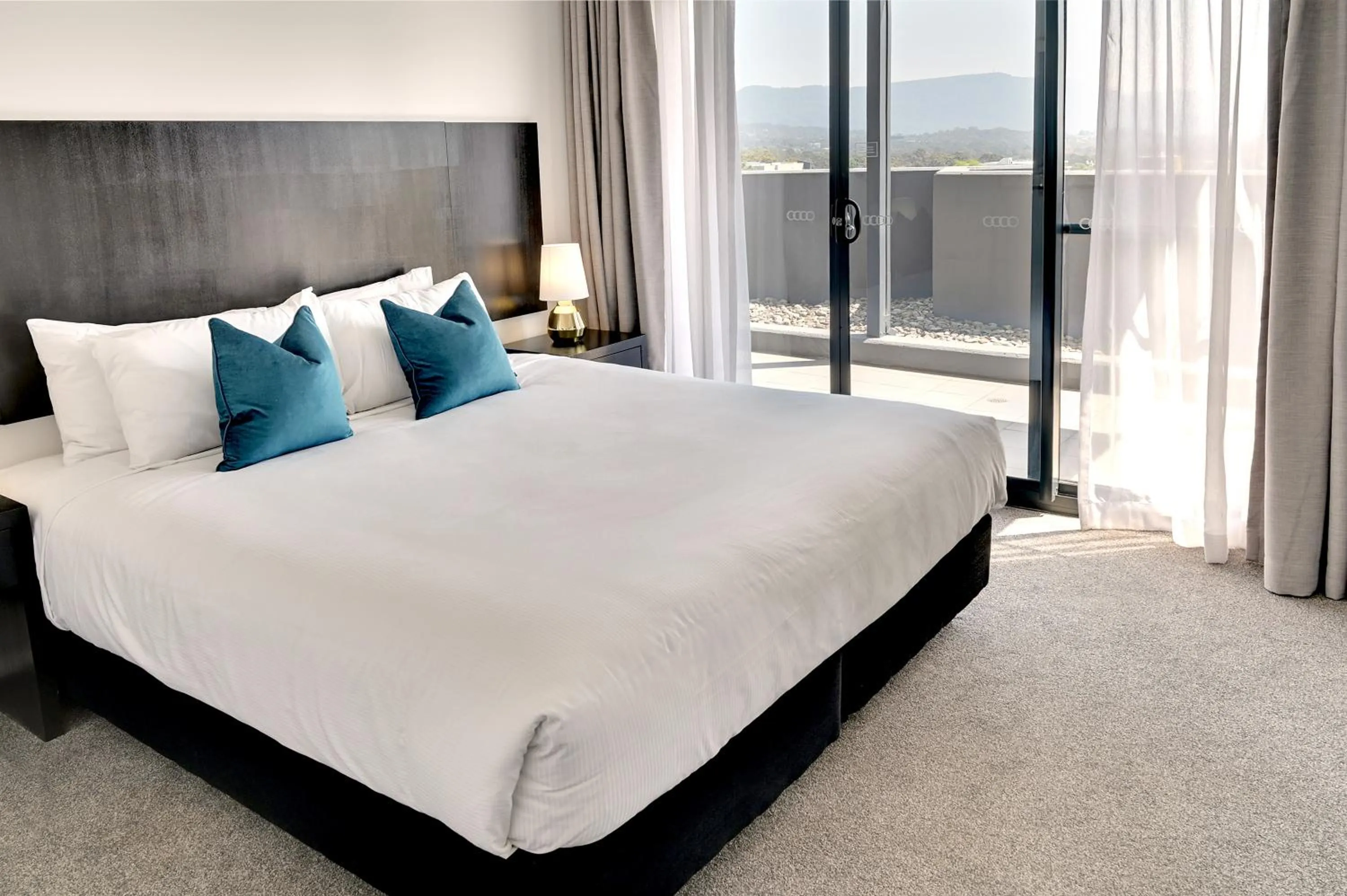 Deluxe One-Bedroom Apartment with Balcony  in Mantra Wollongong