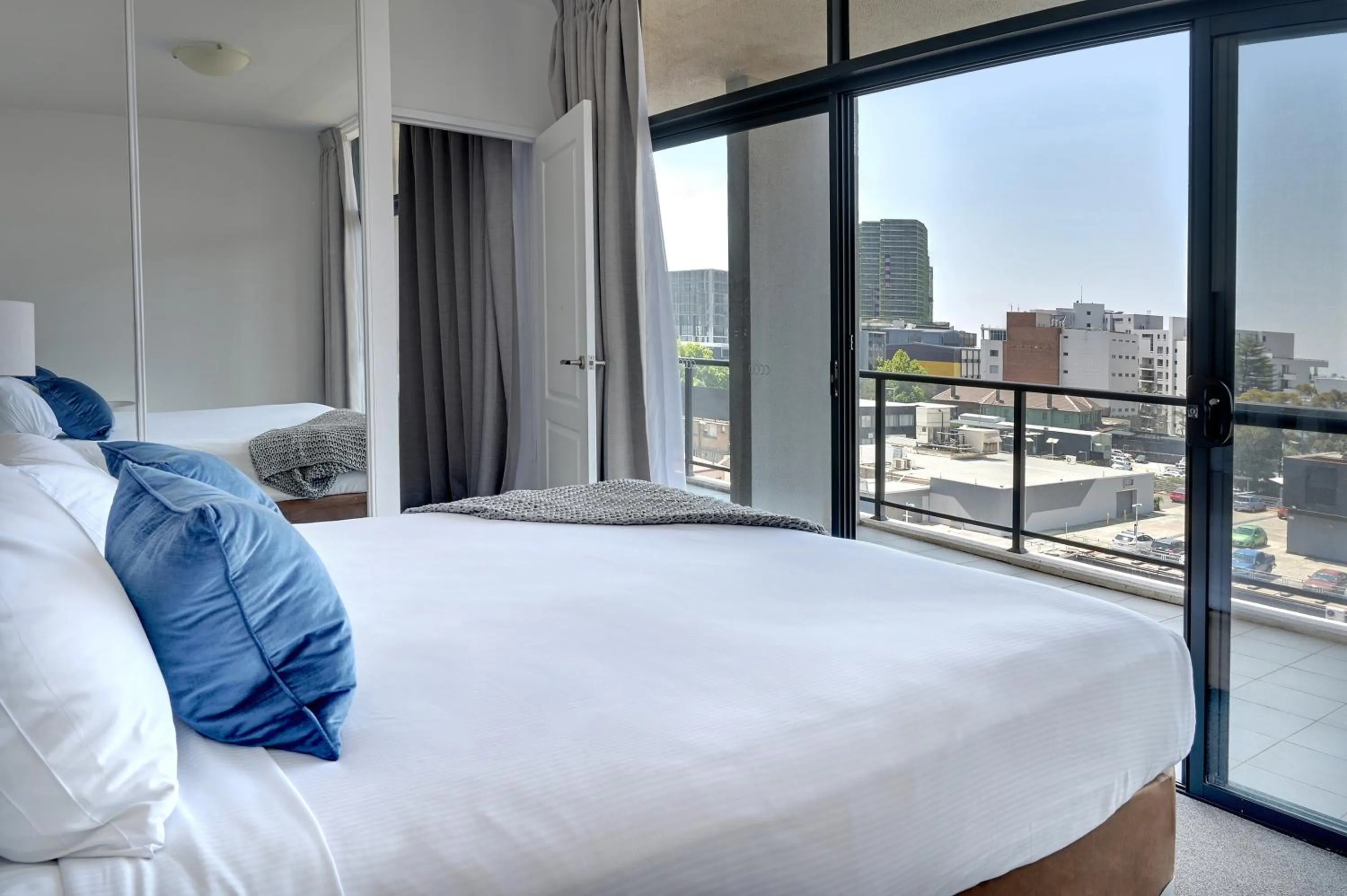 Deluxe Two-Bedroom Apartment with Balcony in Mantra Wollongong