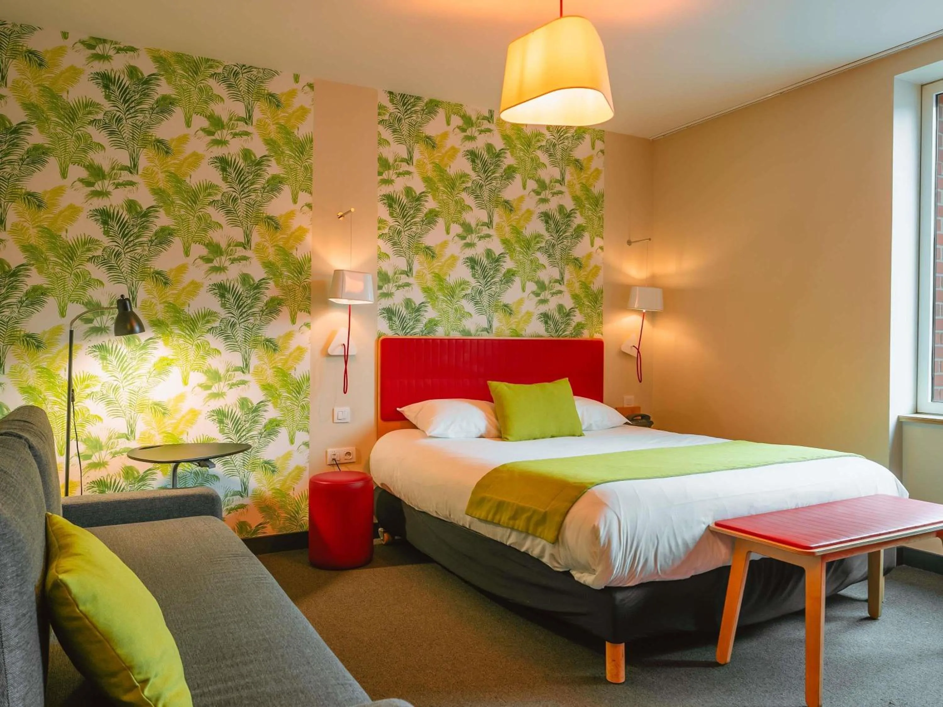Suite with Double Bed and Sofa Bed in ibis Styles Calais Centre