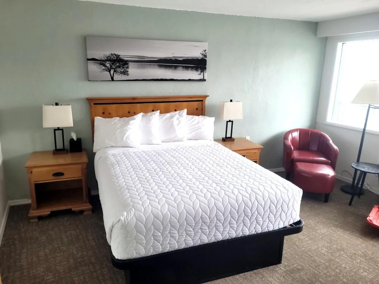 Premium Queen with Lake View in Americas Best Value Inn Polson