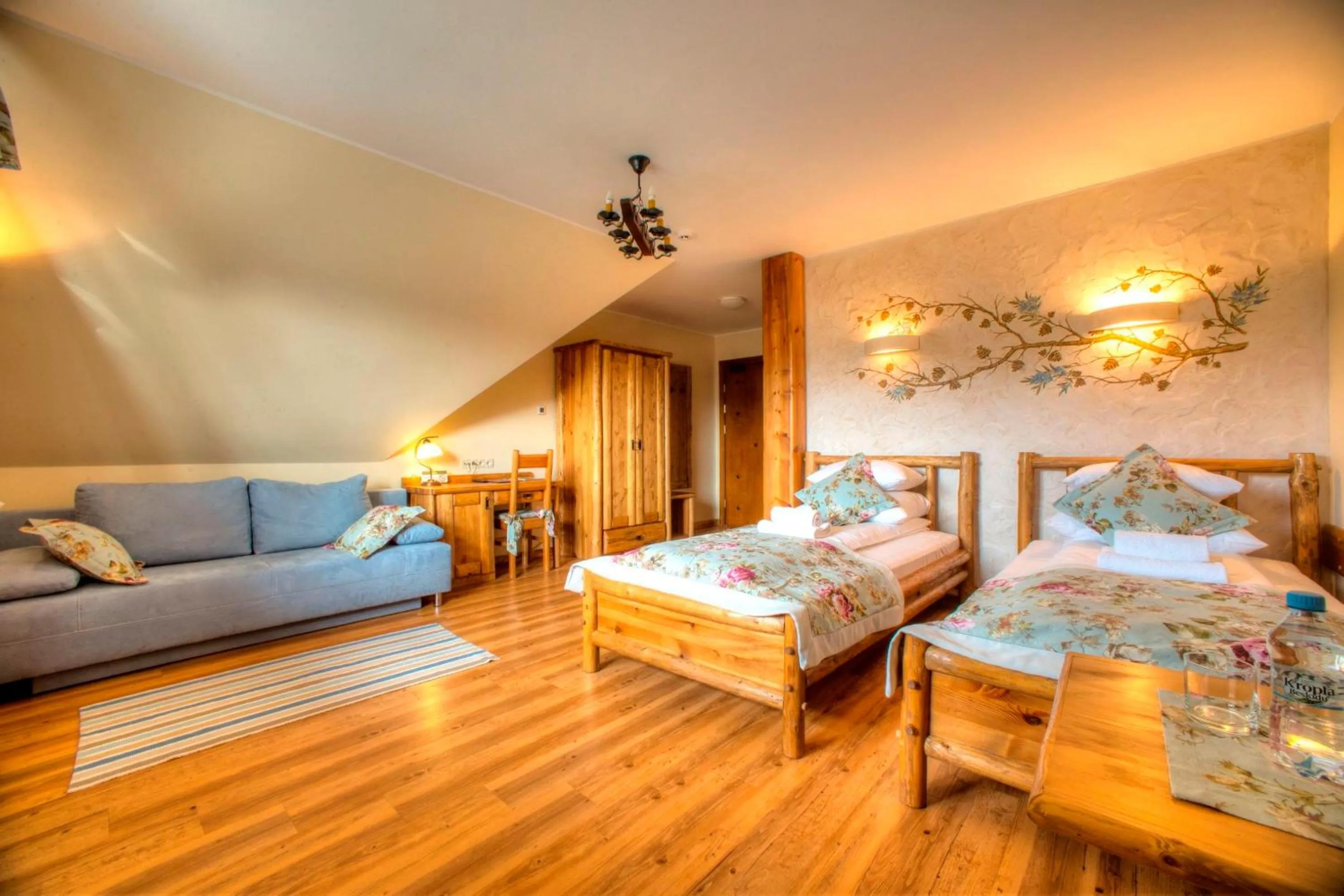 Superior Twin Room in Hotel Carpatia Bieszczadzki Gościniec