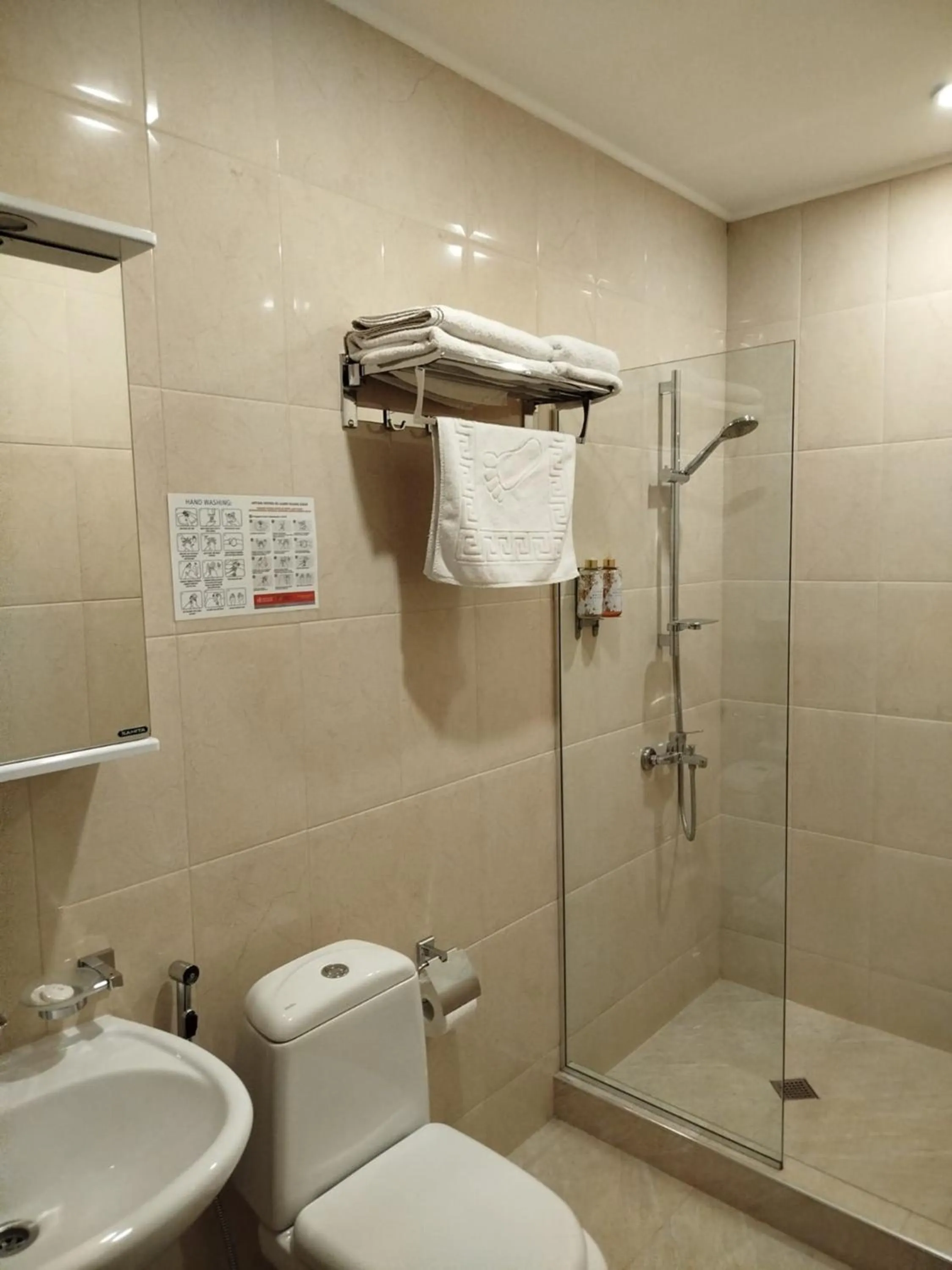 Deluxe Double or Twin Room with City View in Green Tower Hotel