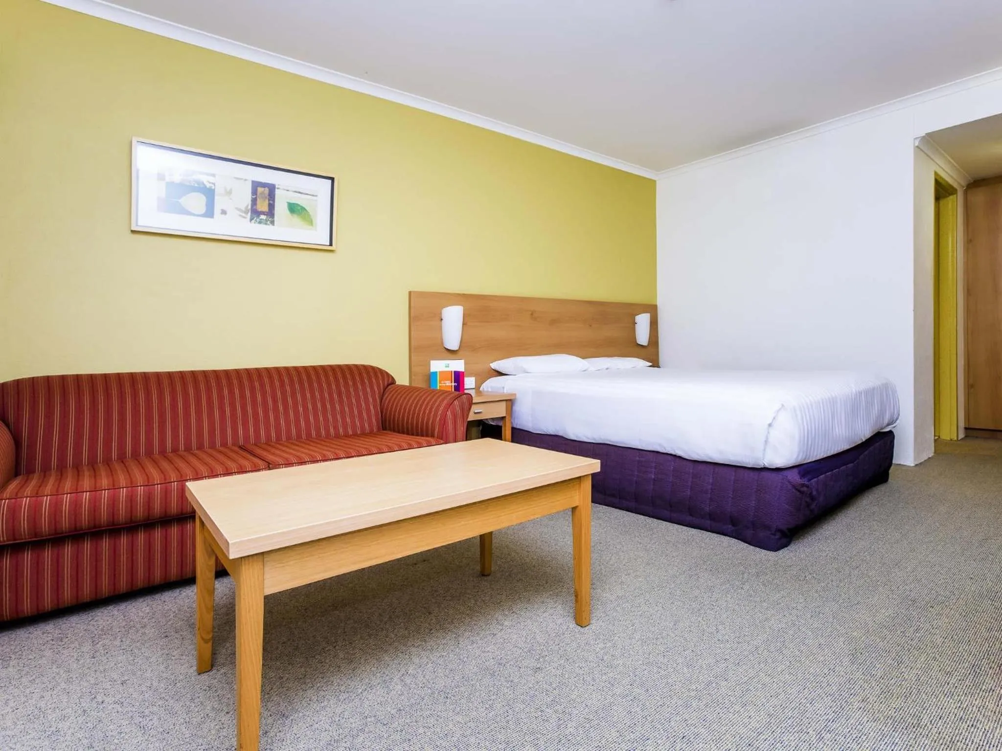 Bedroom, Bed in ibis Styles Canberra Eagle Hawk