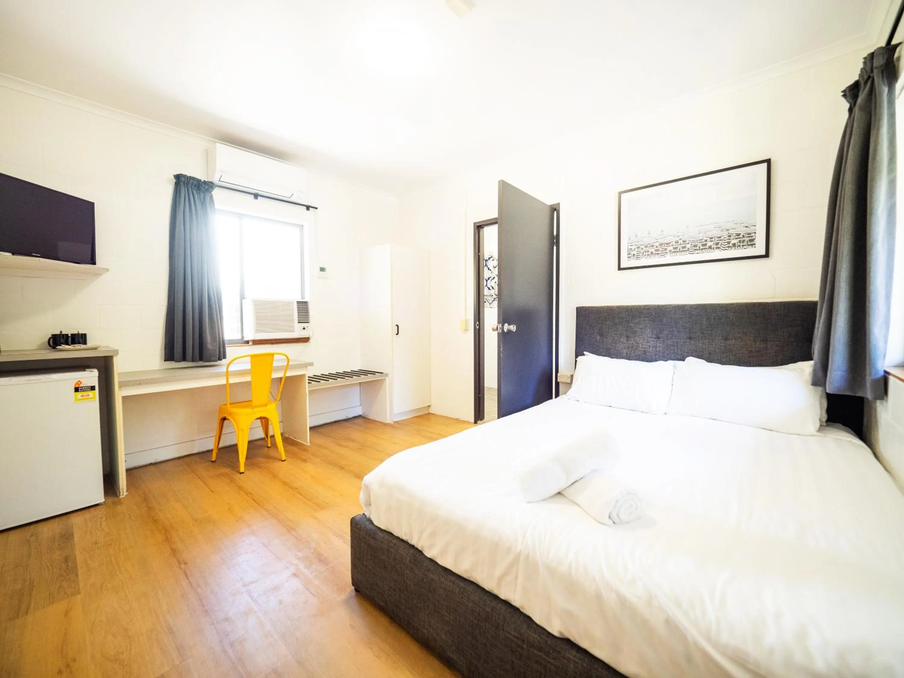 Queen Room with Ensuite in YHA Cape Byron, Byron Bay