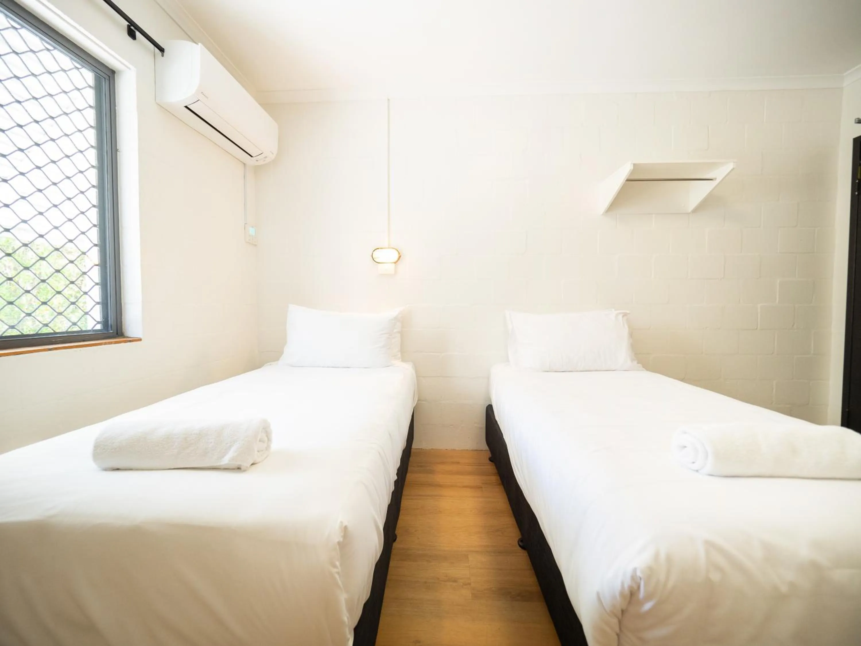 Twin Room with Shared Bathroom in YHA Cape Byron, Byron Bay