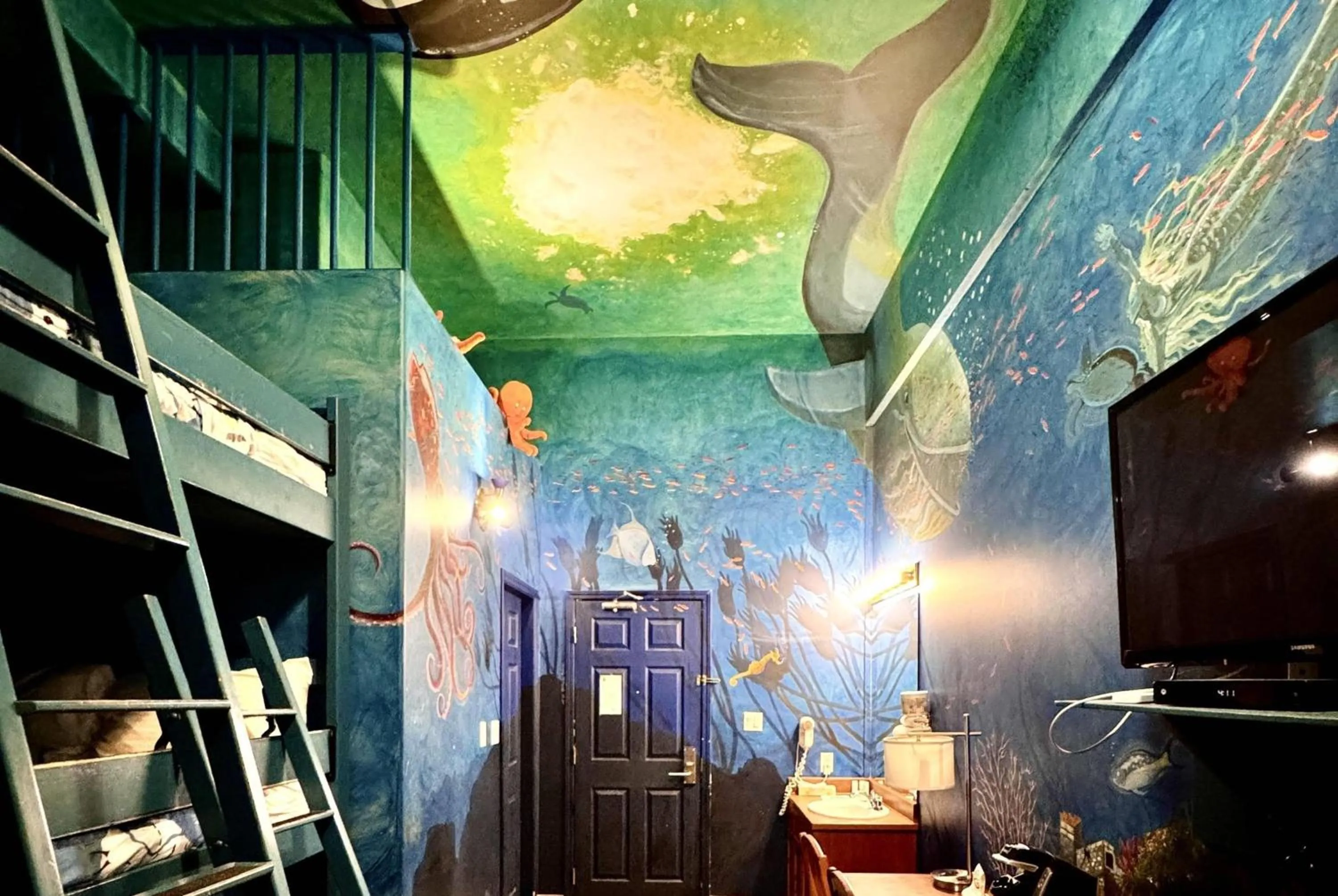 Queen Suite with Three Bunk Beds in Super 8 by Wyndham Castlegar BC