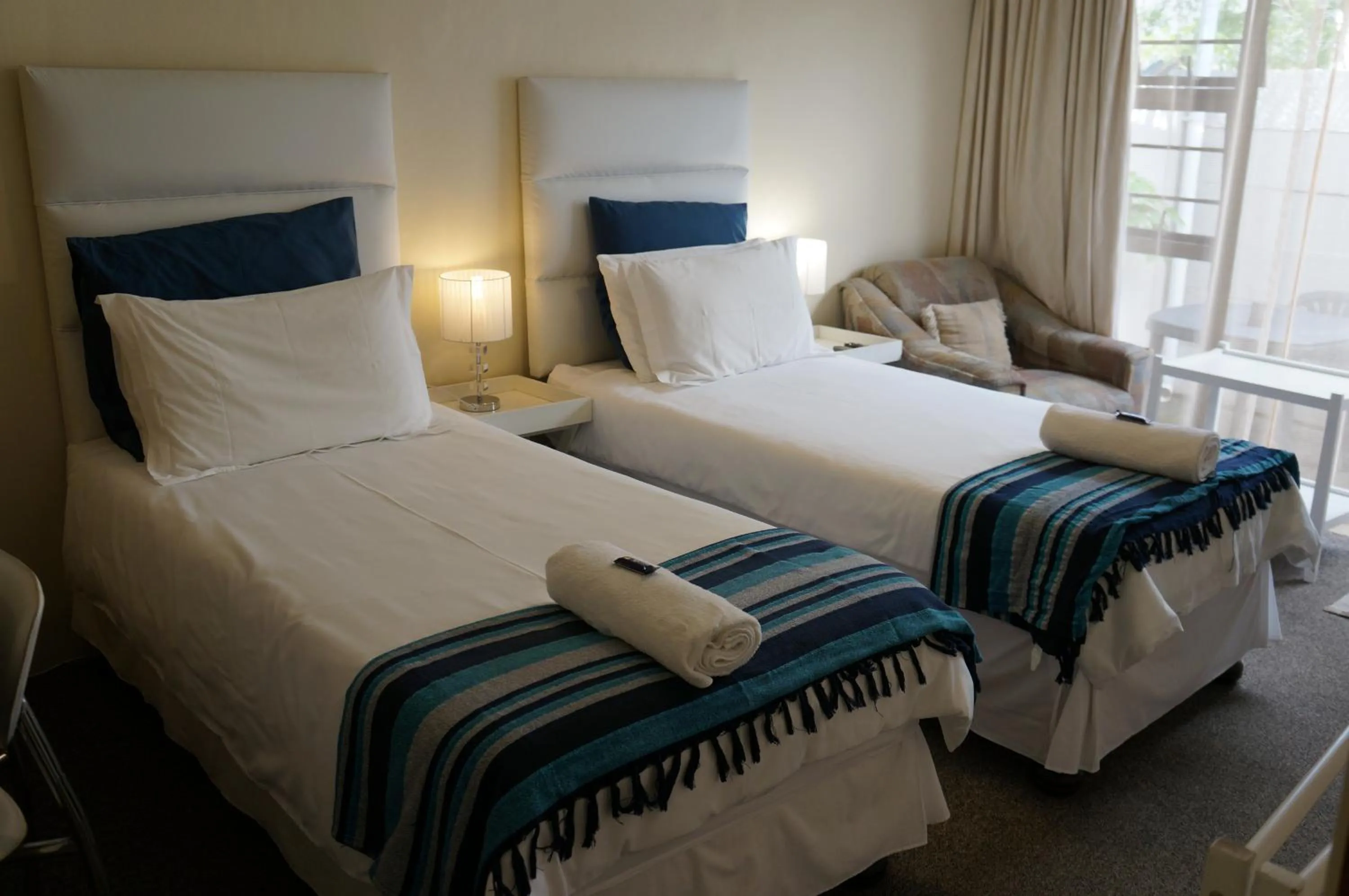 Double or Twin Room - single occupancy in Kennington Palms B&B/Self Catering