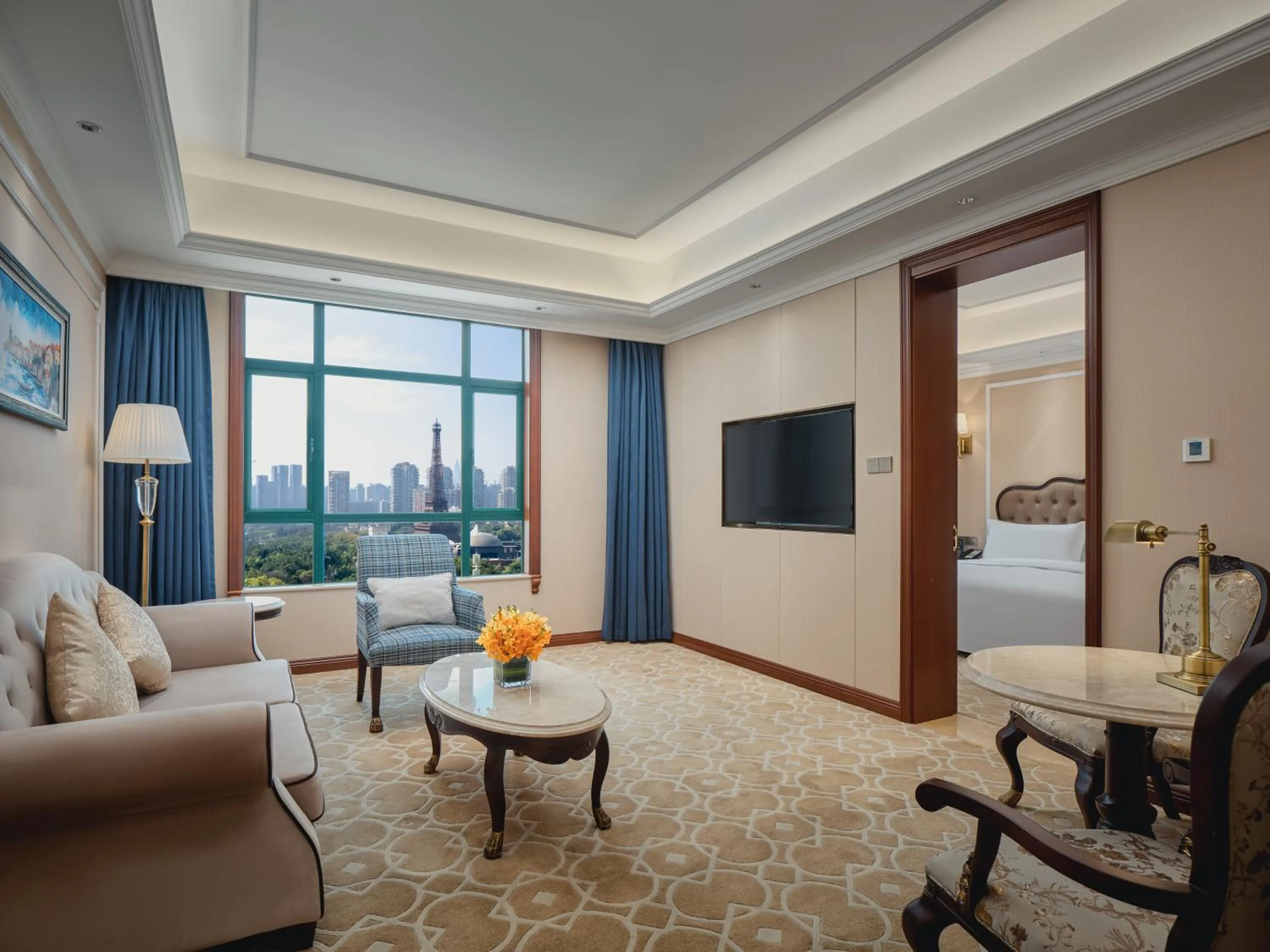 One-Bedroom King Suite in Hotel Indigo Shenzhen Overseas Chinese Town by IHG